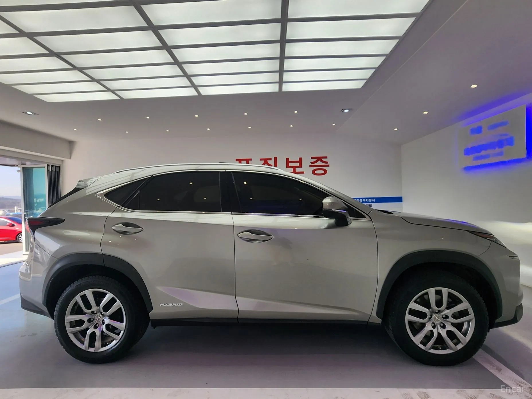 Lexus NX300h превью 11
