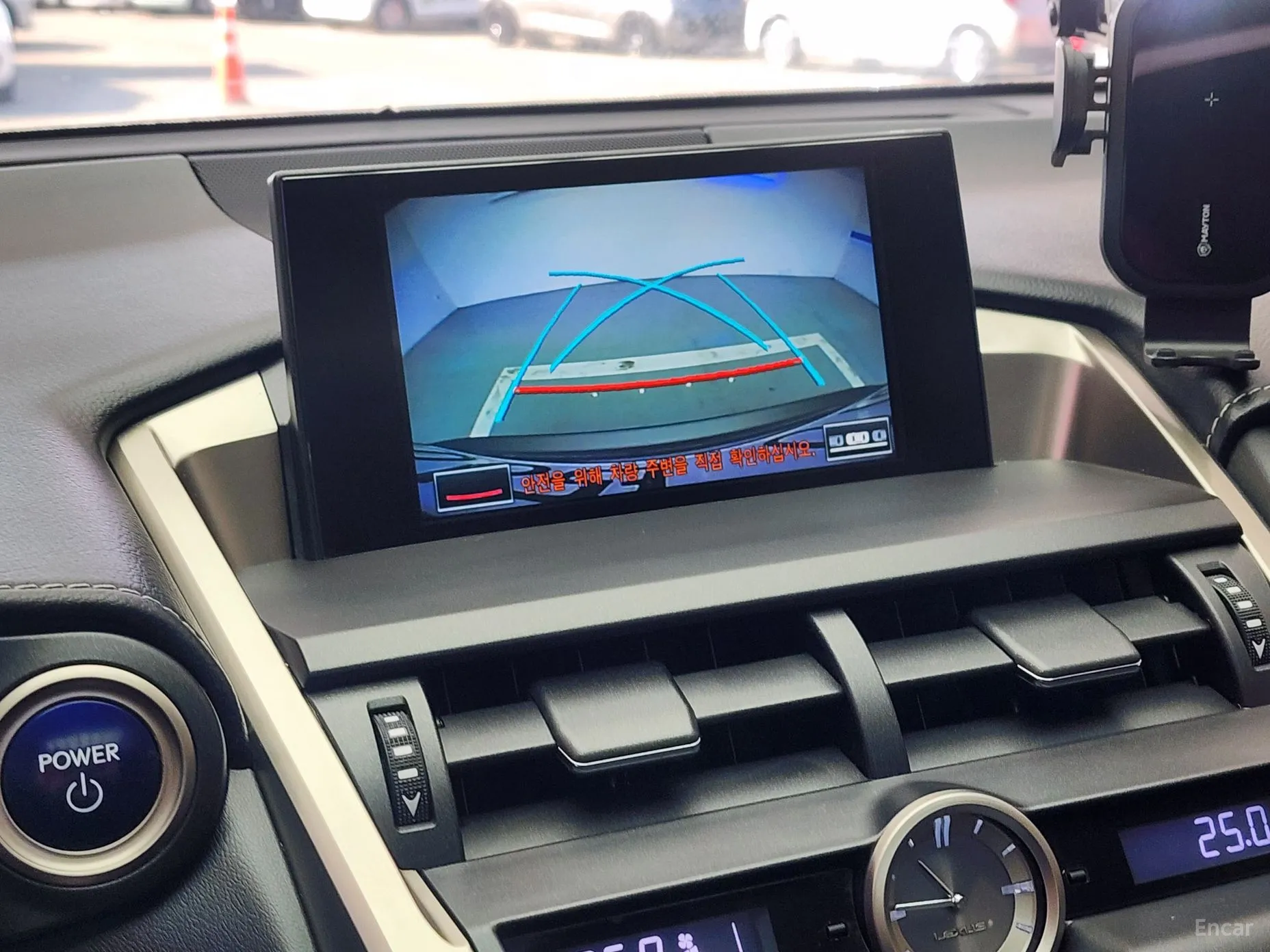 Lexus NX300h превью 13