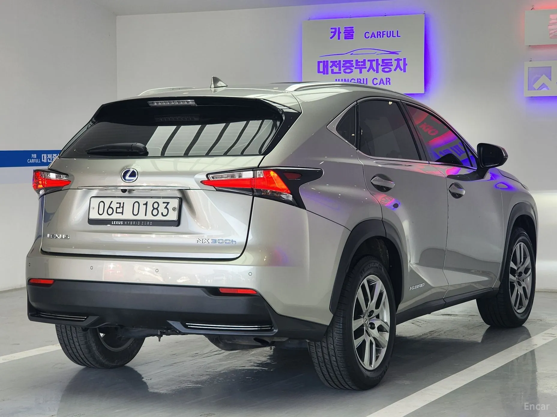 Lexus NX300h превью 15