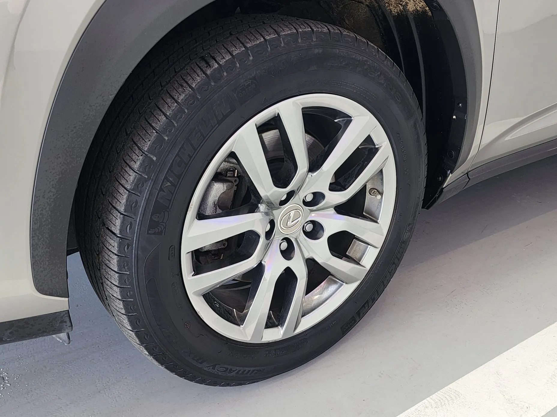 Lexus NX300h превью 20