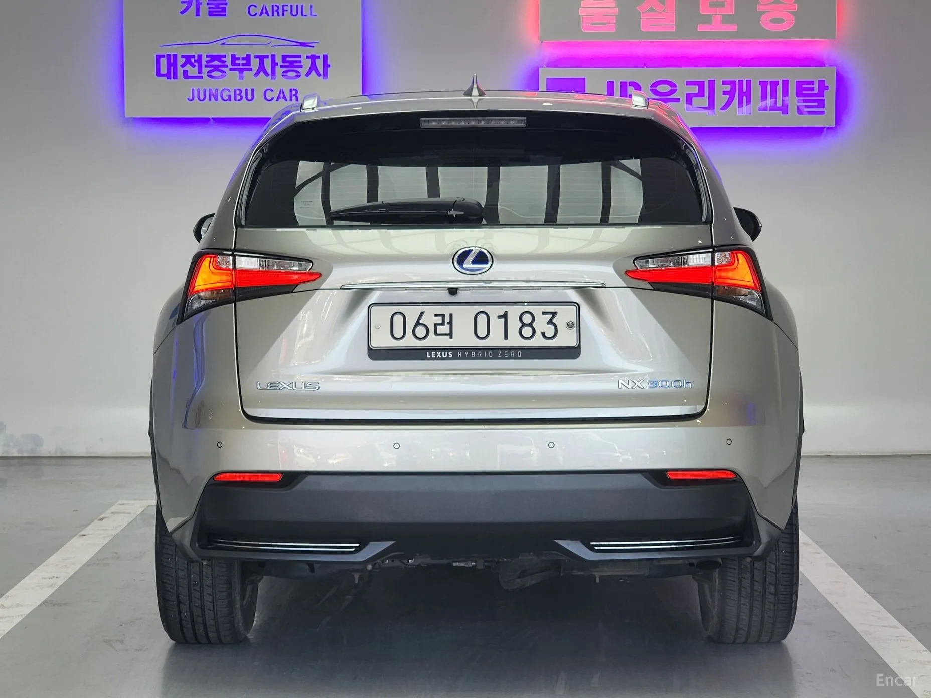 Lexus NX300h превью 3