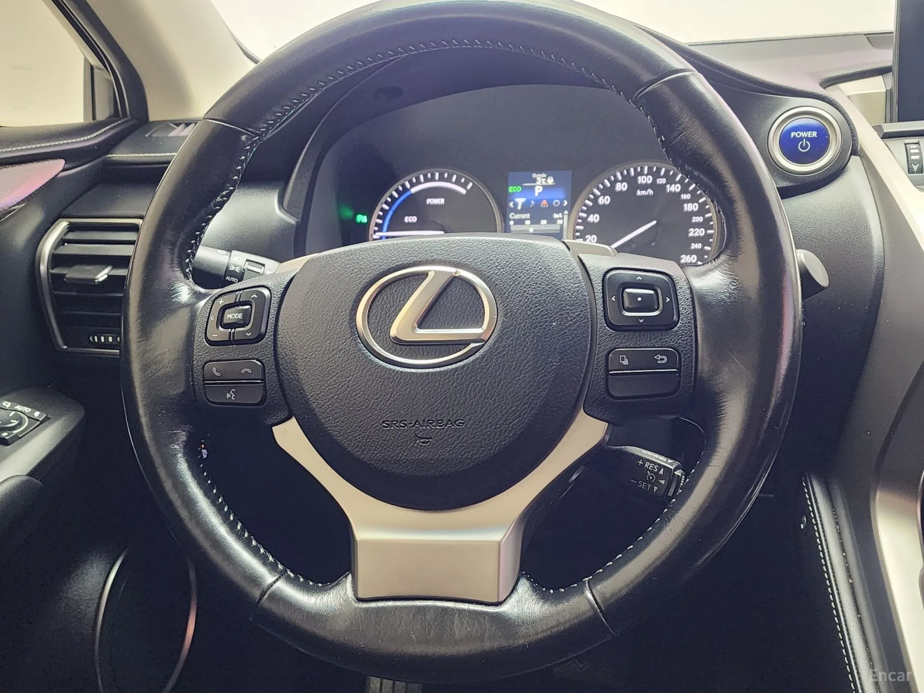 Lexus NX300h превью 5