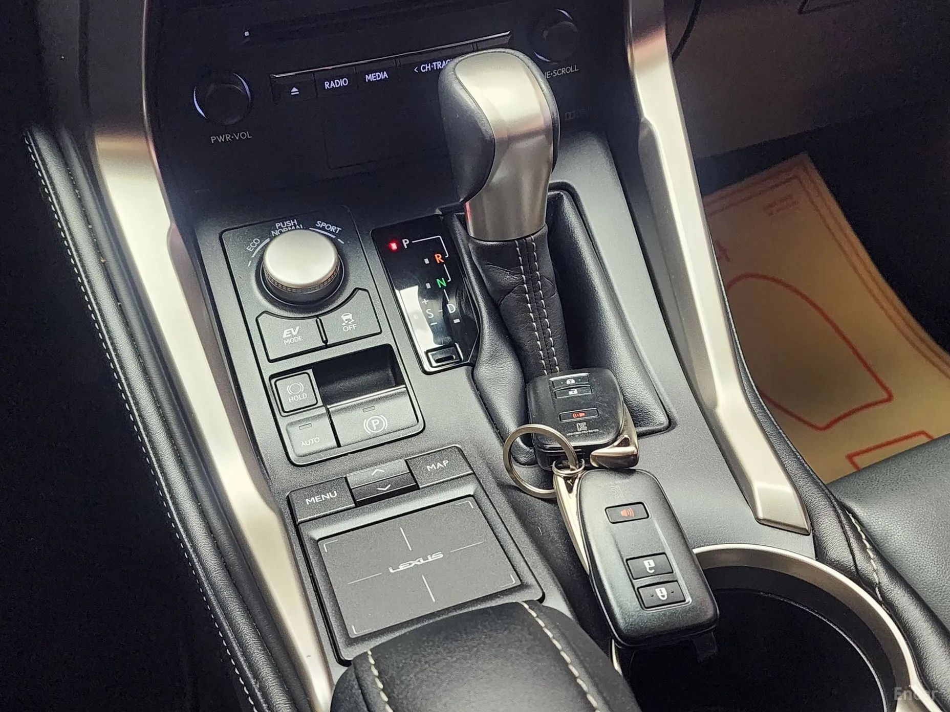 Lexus NX300h превью 6