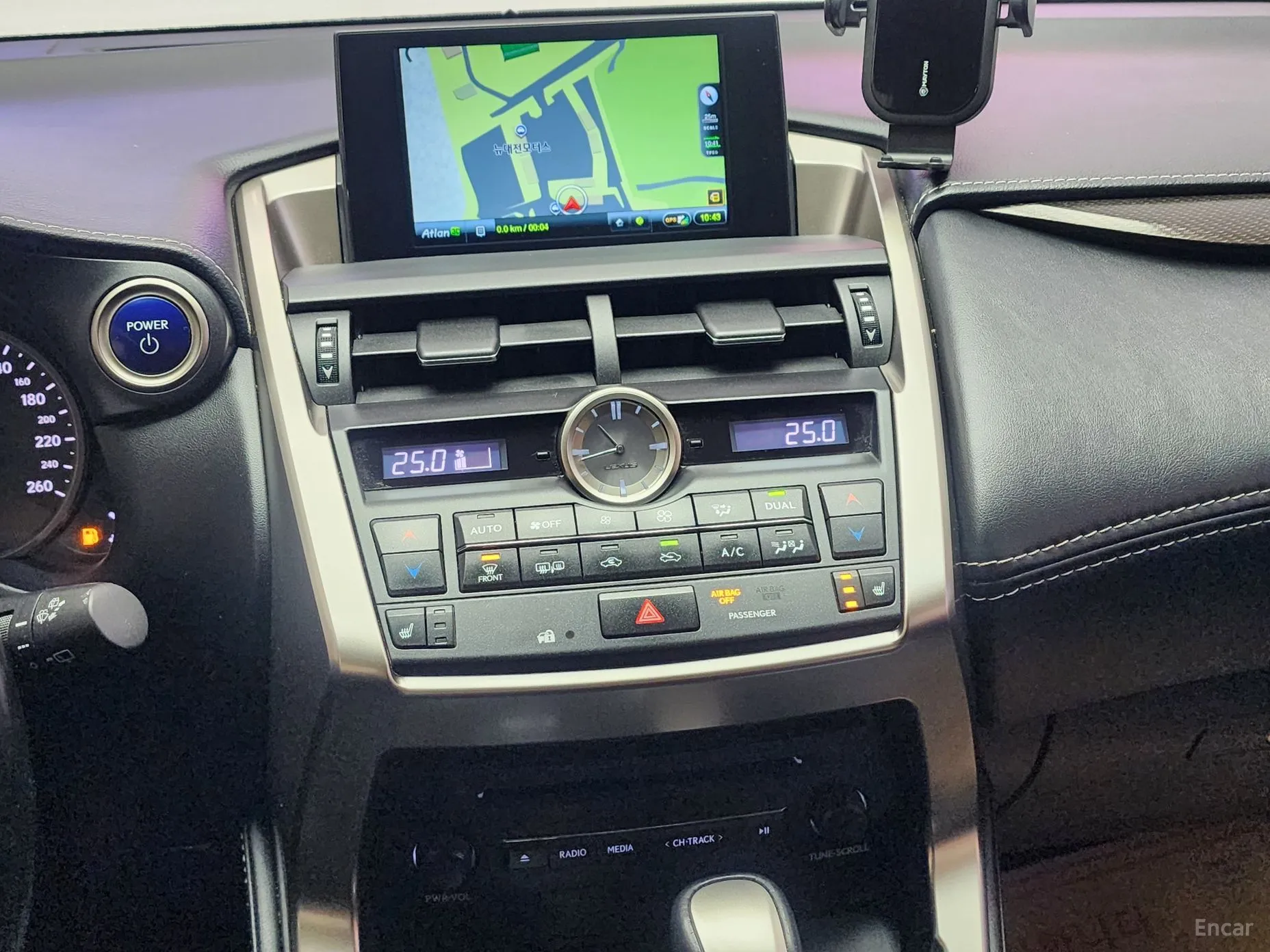 Lexus NX300h превью 7