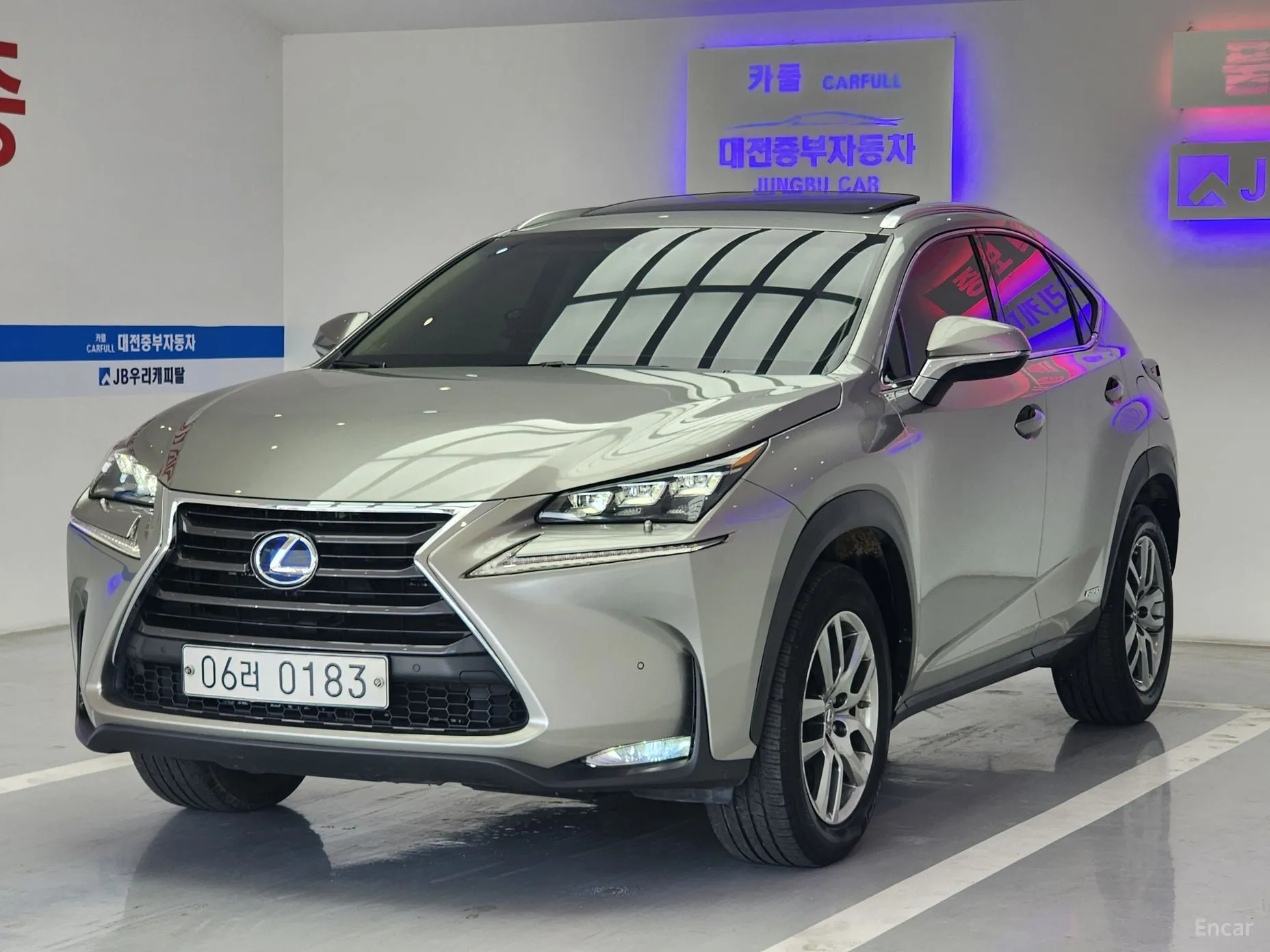 Lexus NX300h превью 9