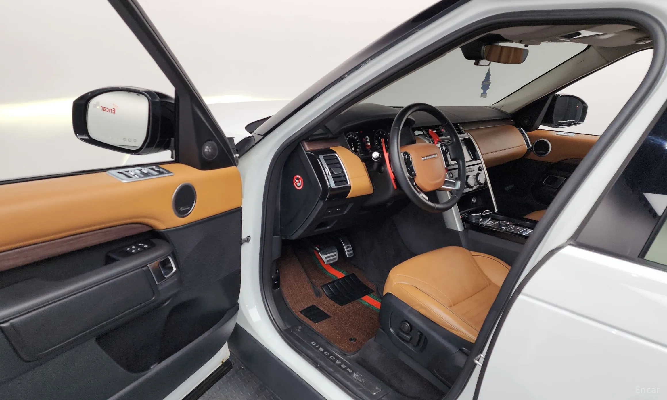 Land Rover Discovery 5 превью 10