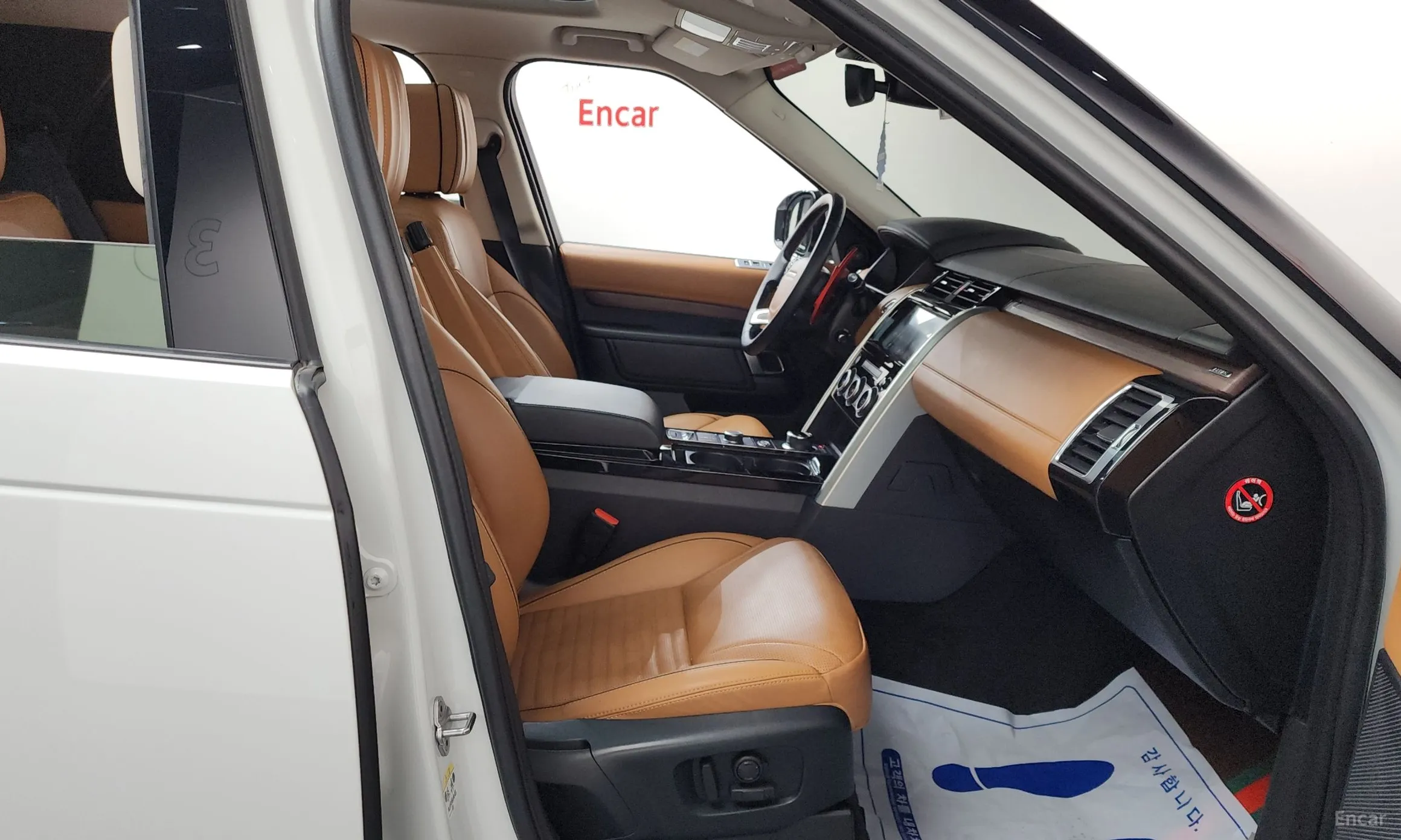 Land Rover Discovery 5 превью 11
