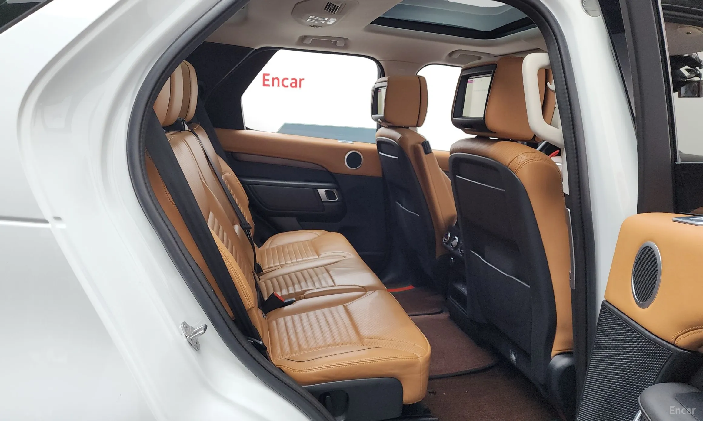 Land Rover Discovery 5 превью 12