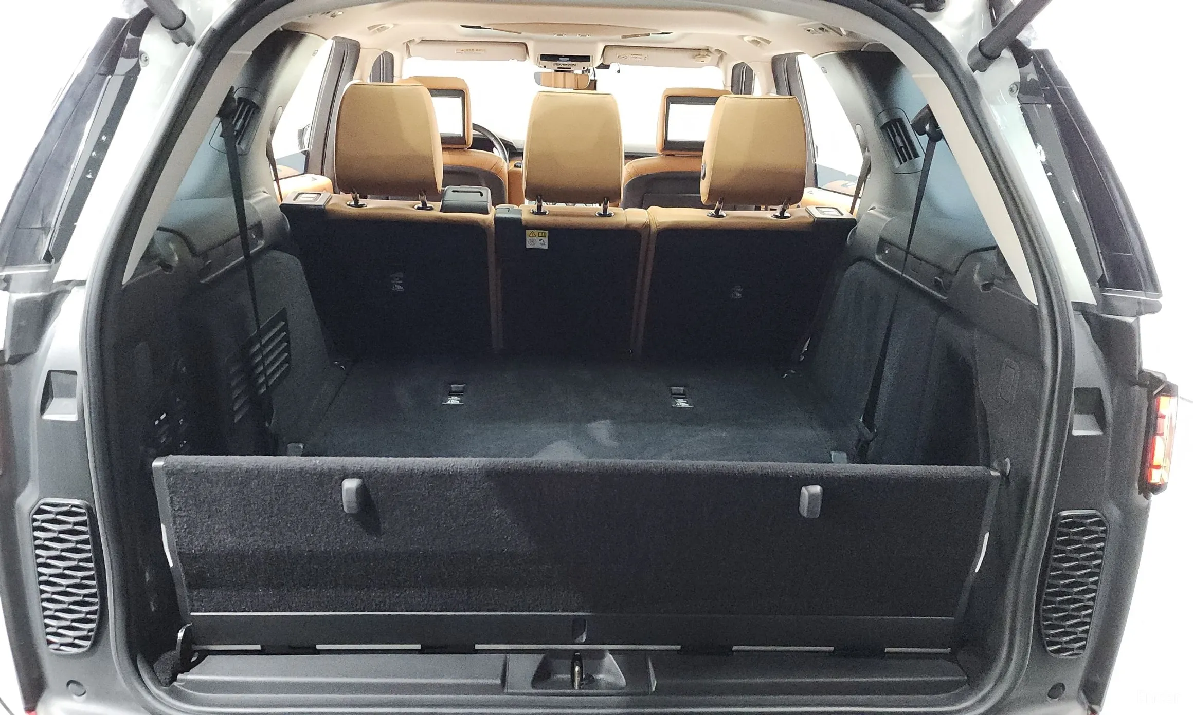 Land Rover Discovery 5 превью 20