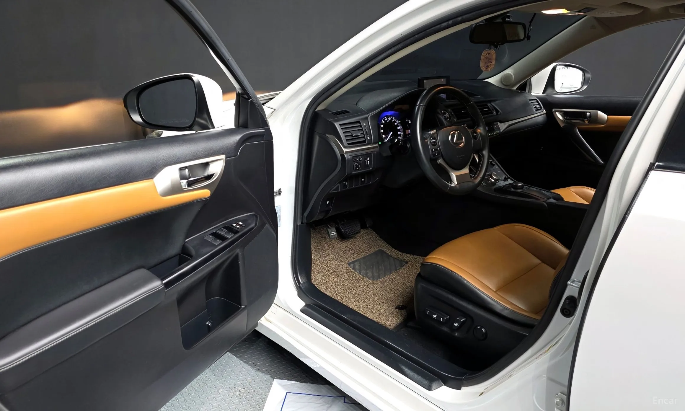 Lexus CT200h превью 10