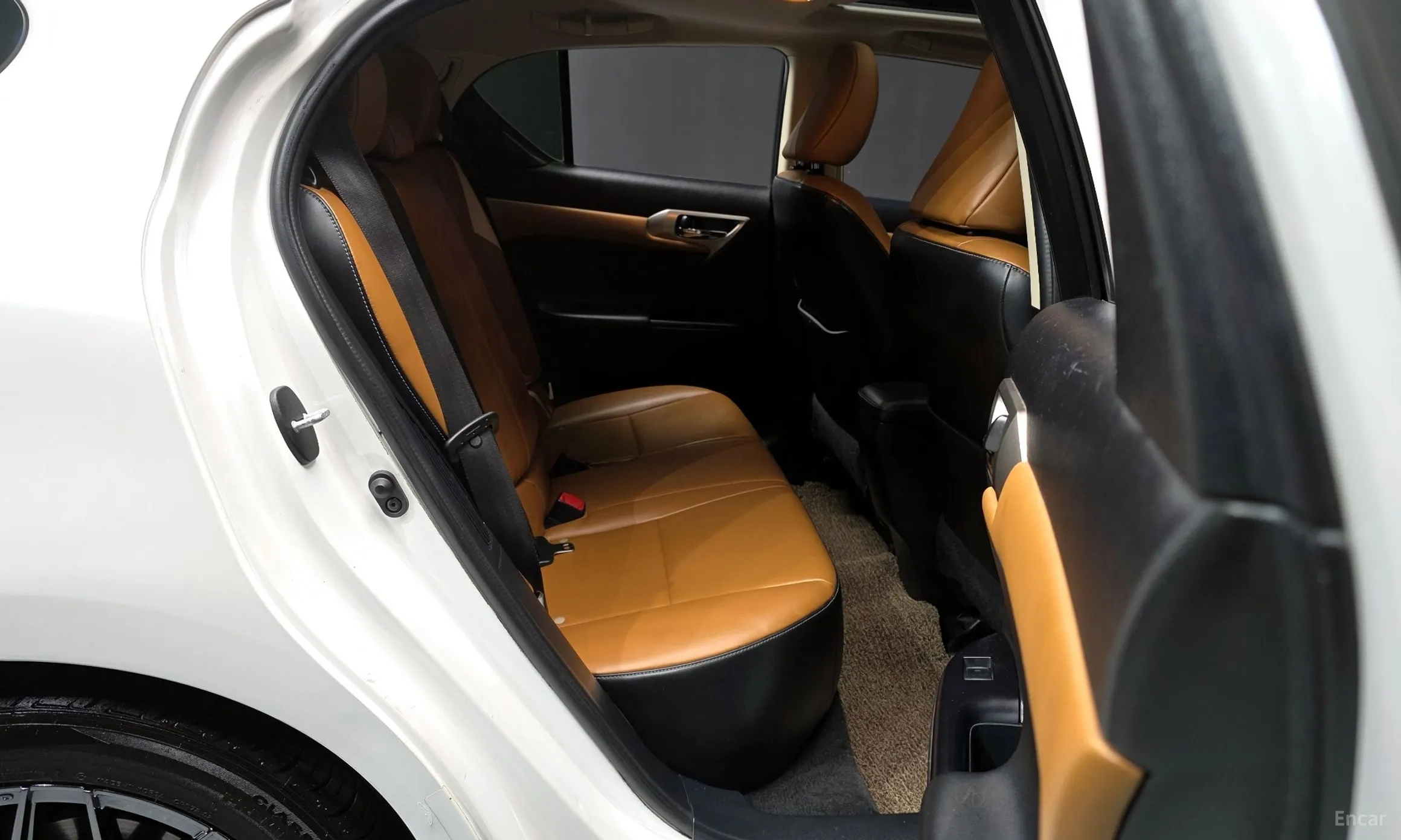 Lexus CT200h превью 12