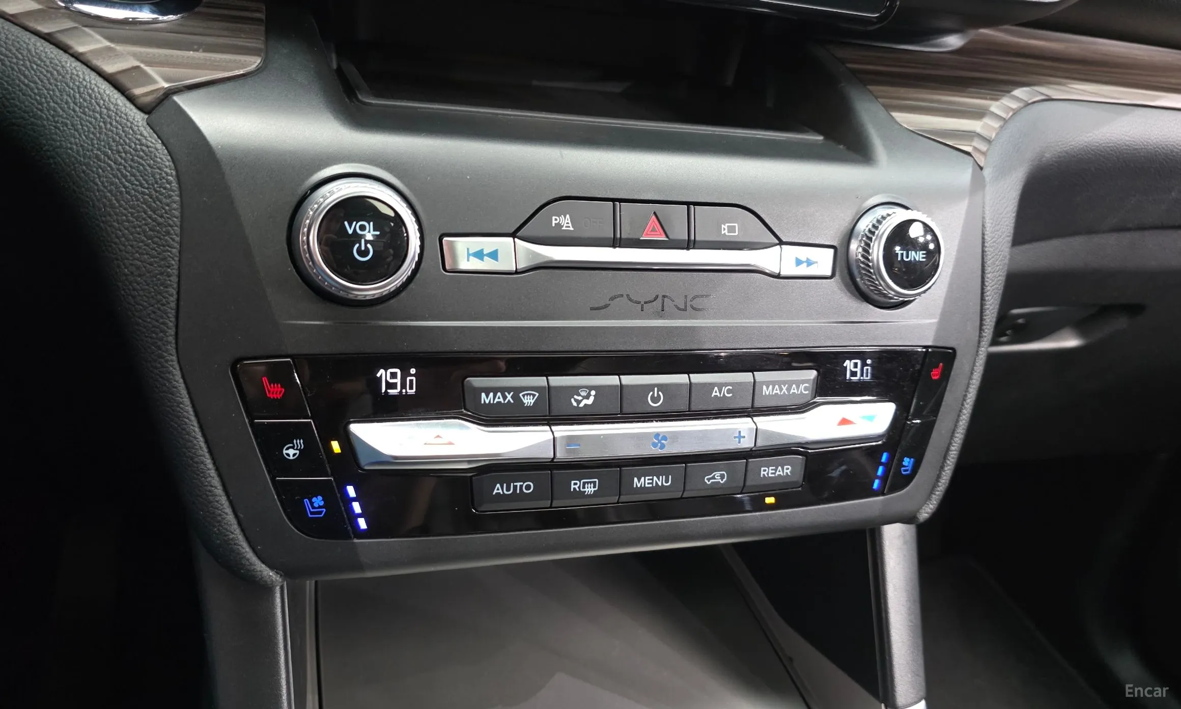 Ford Explorer 6th Generation превью 17