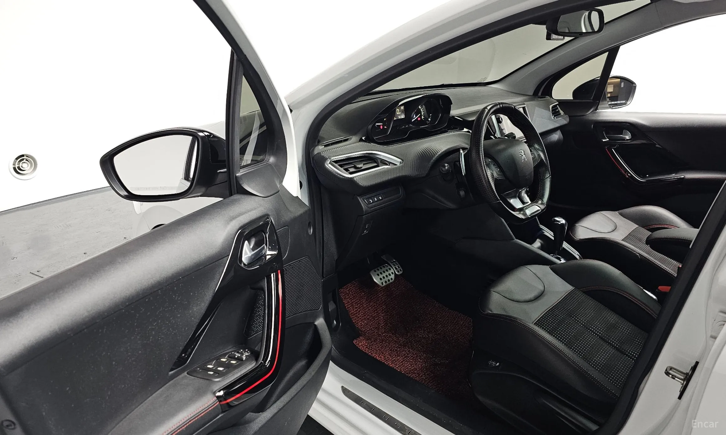 Peugeot 208 превью 10