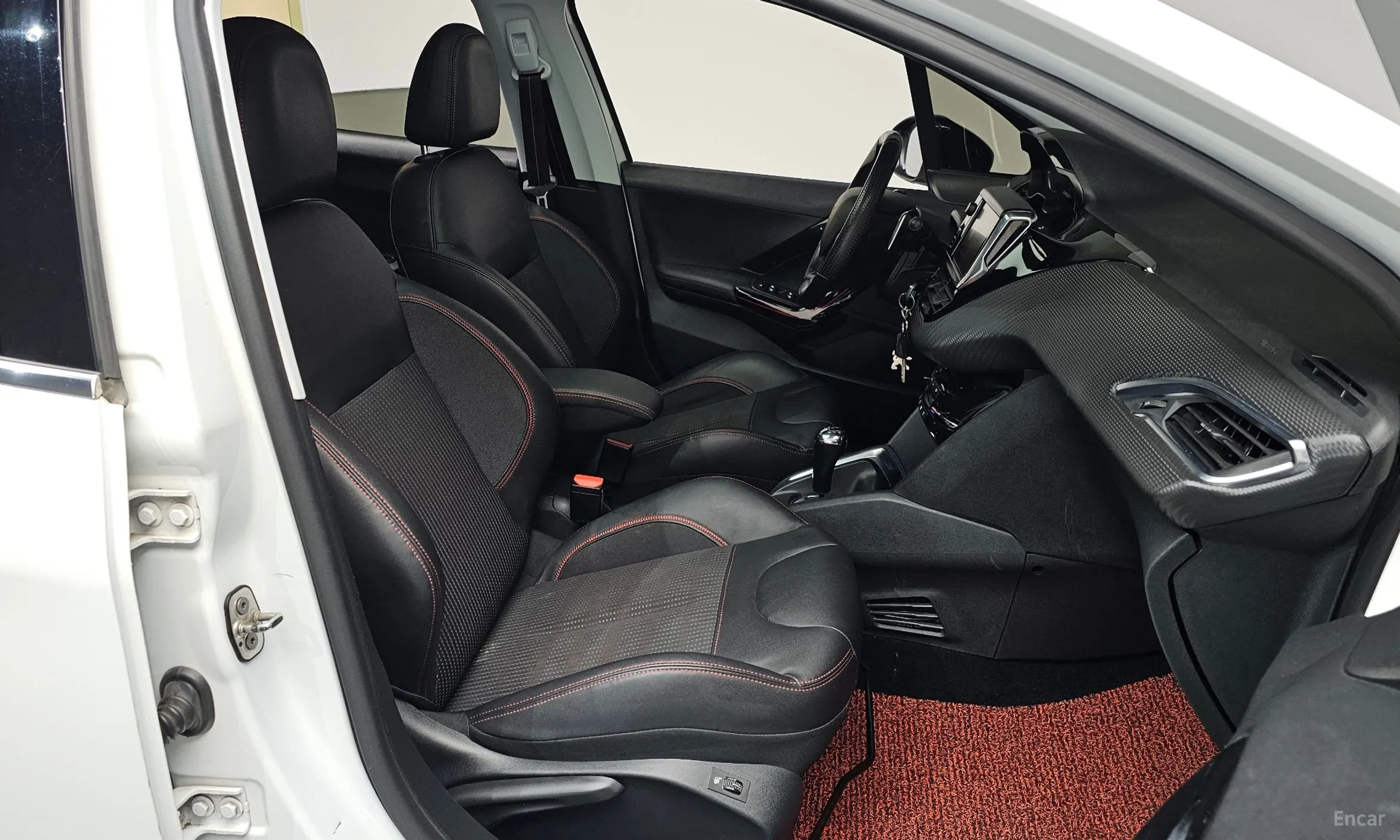 Peugeot 208 превью 11