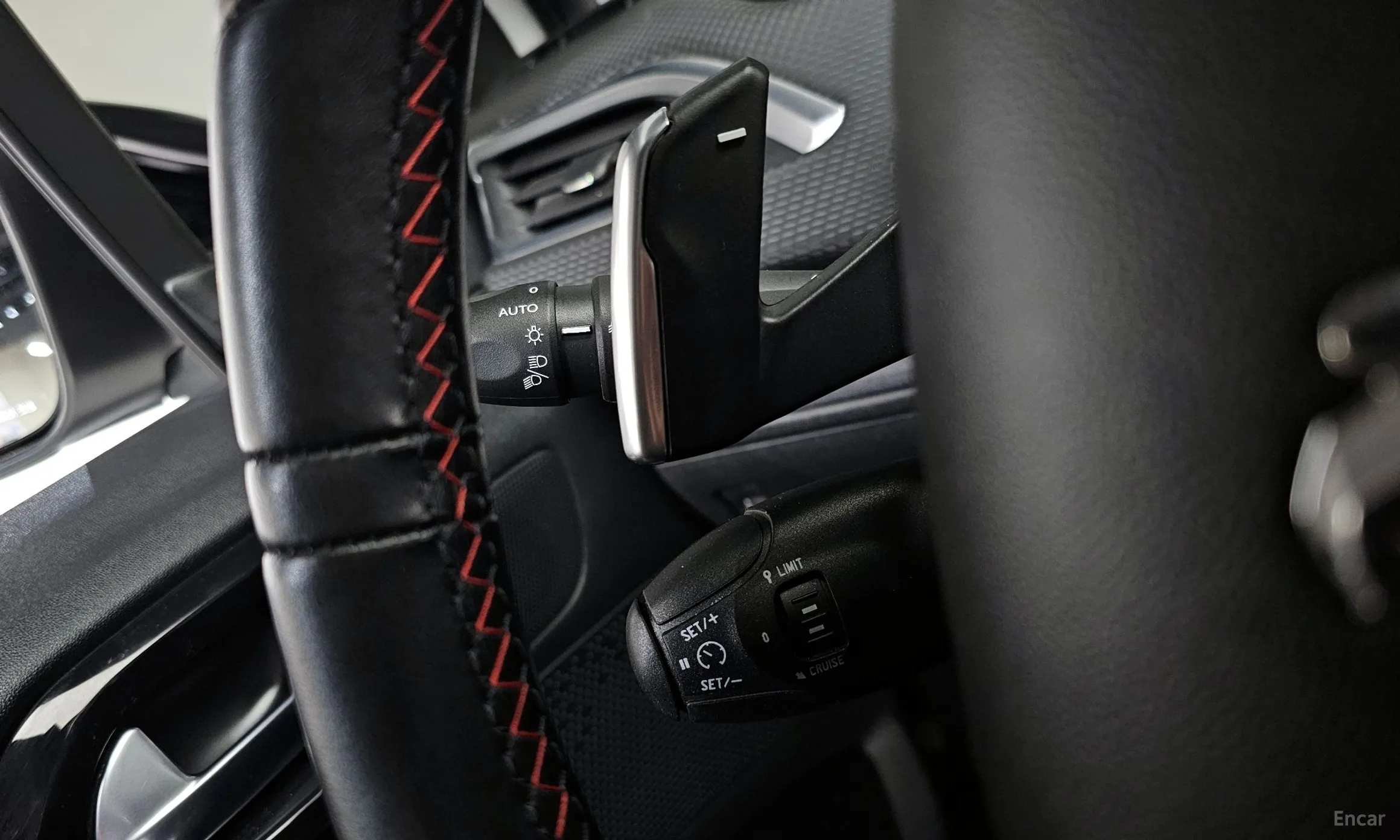 Peugeot 208 превью 18