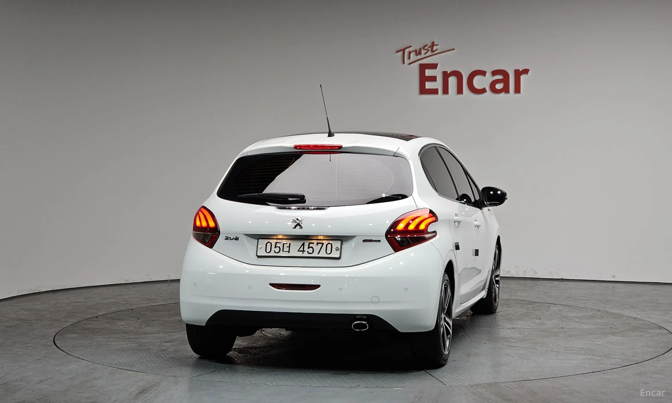 Peugeot 208 превью 4