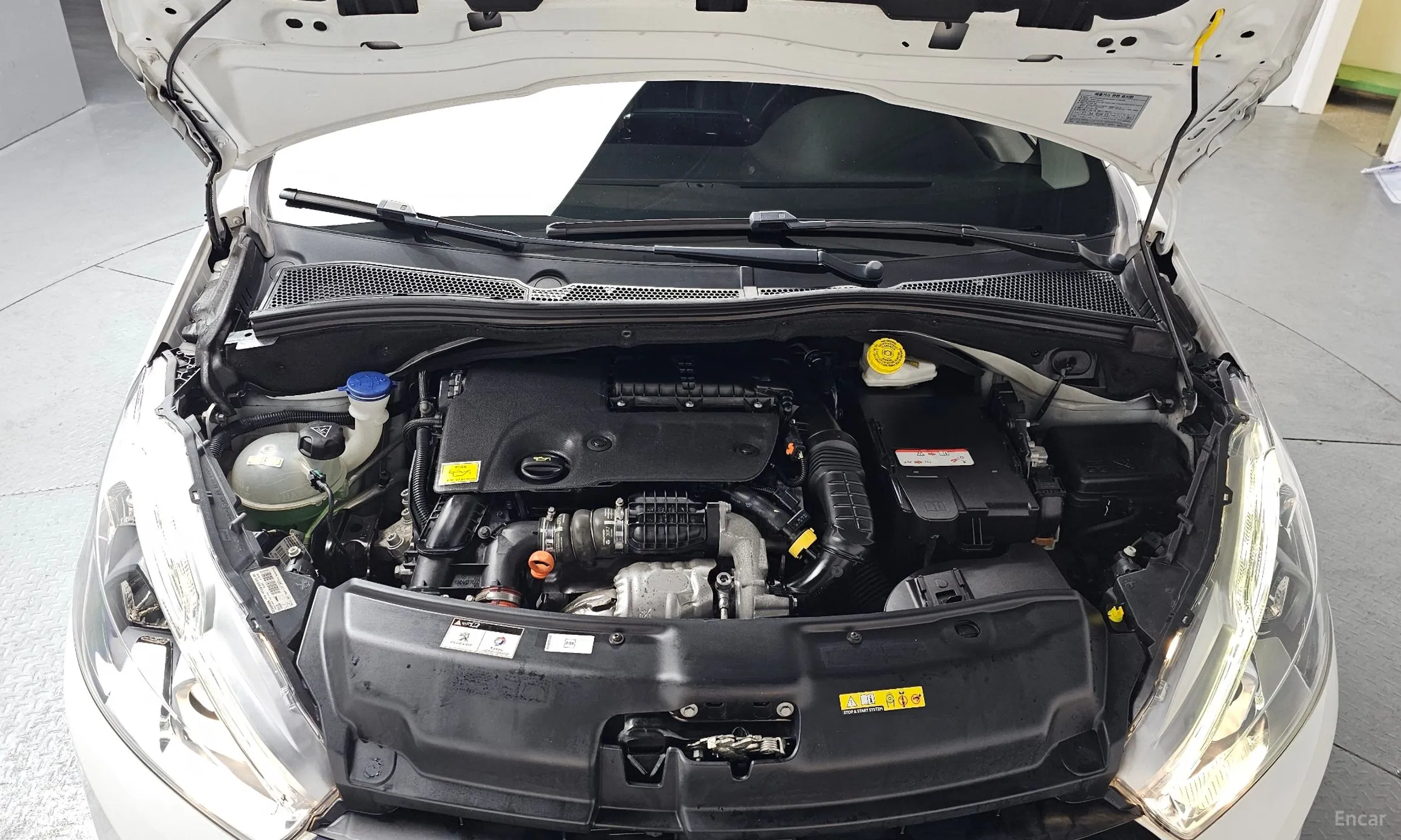 Peugeot 208 превью 6
