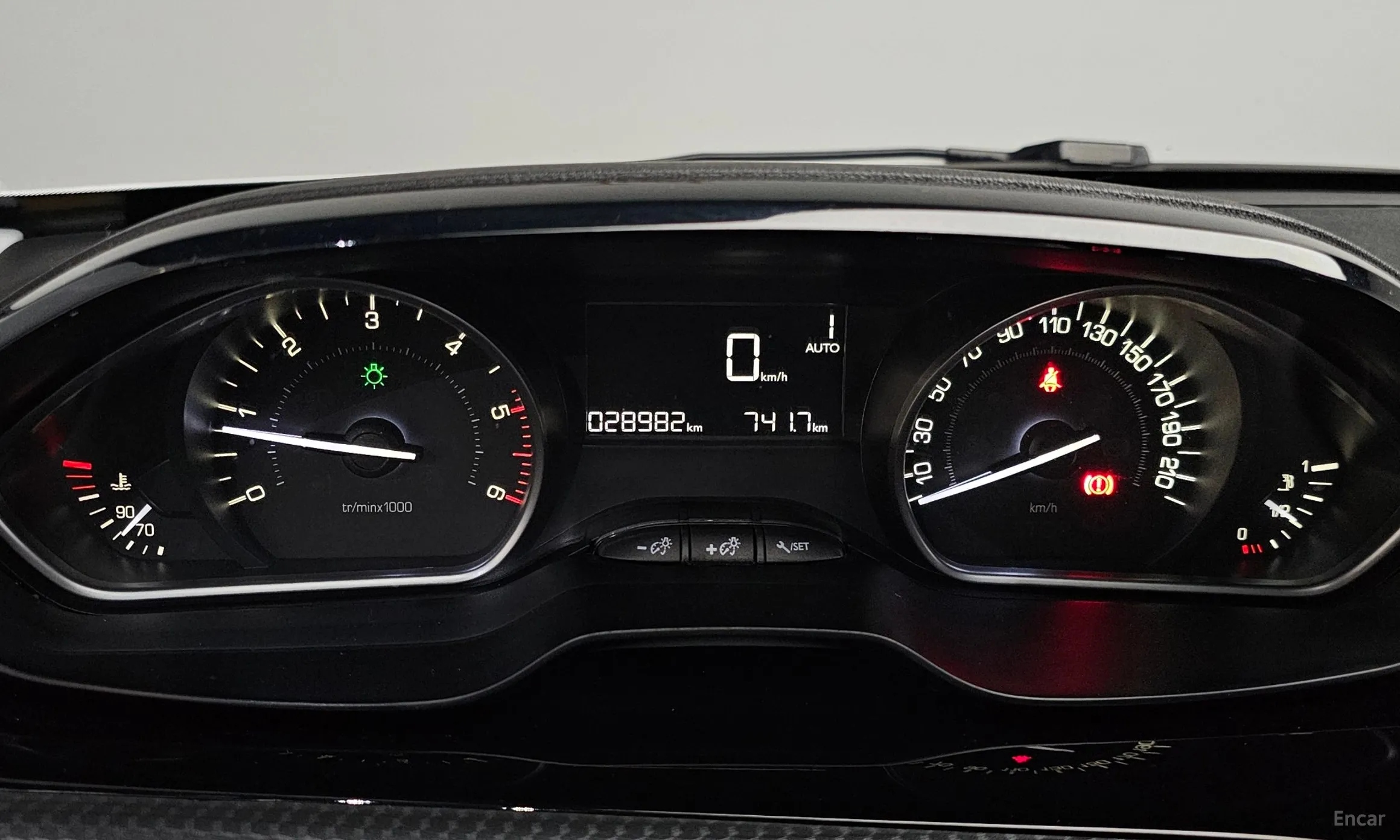 Peugeot 208 превью 8