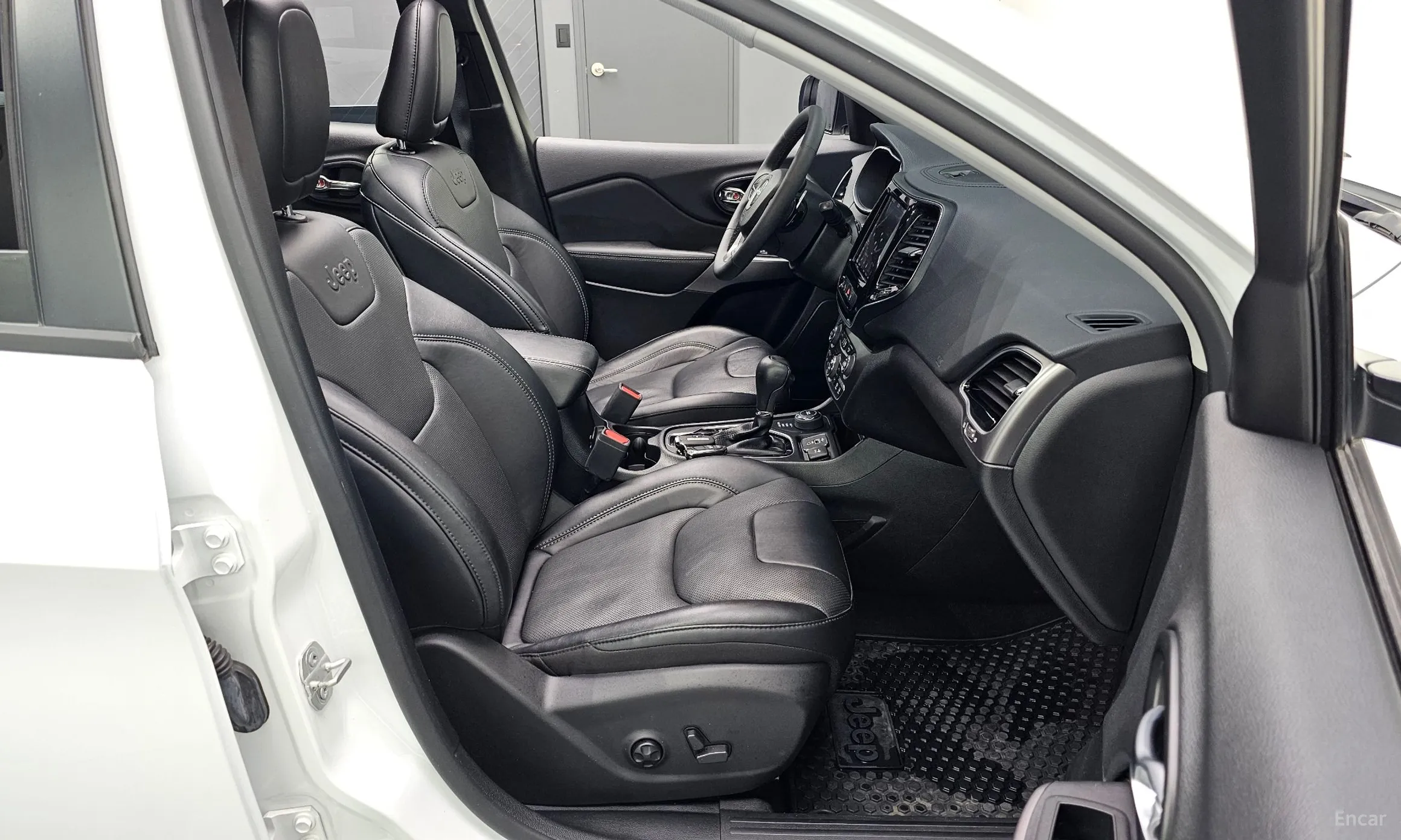 Jeep Cherokee (KL) превью 12