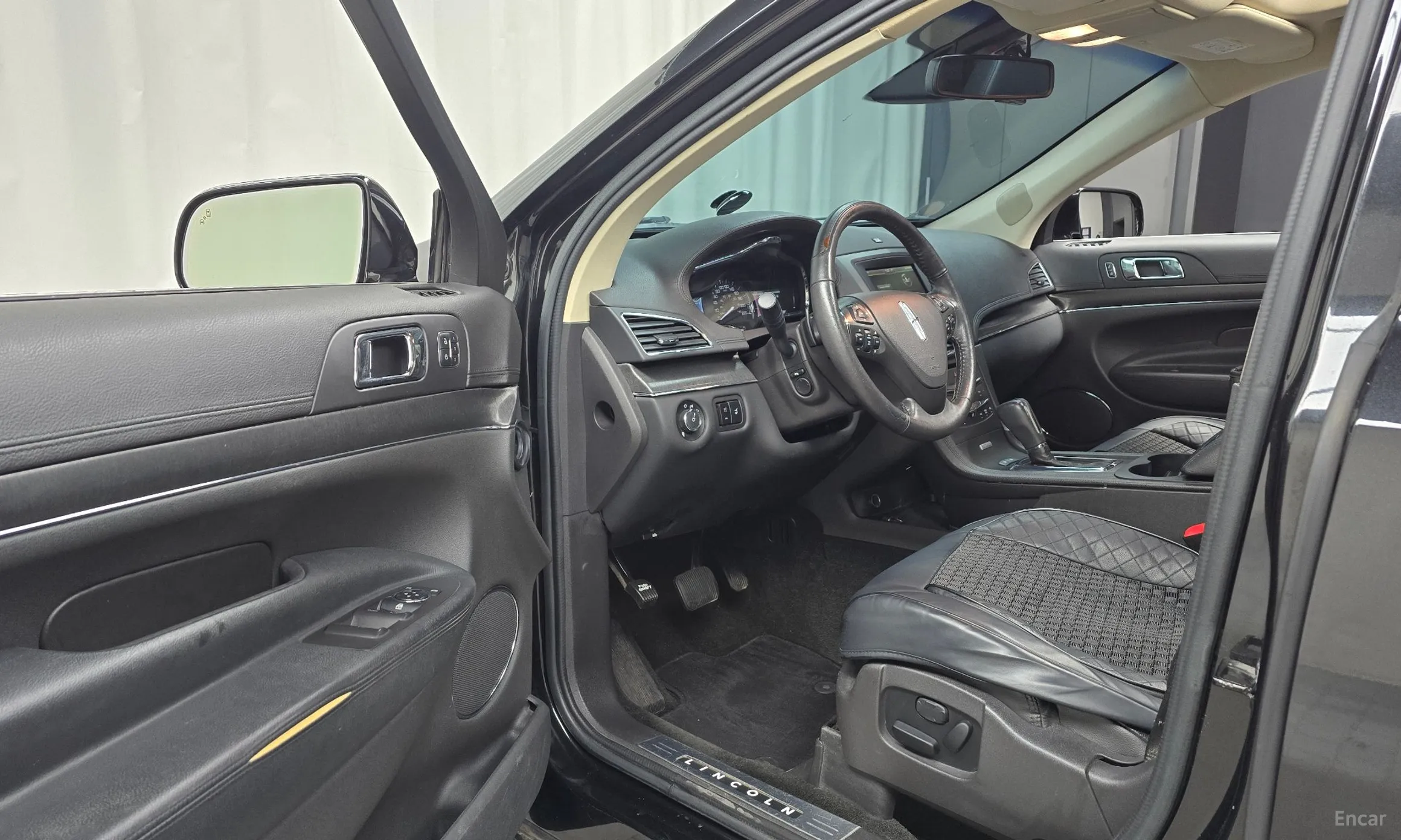 Lincoln MKT превью 10