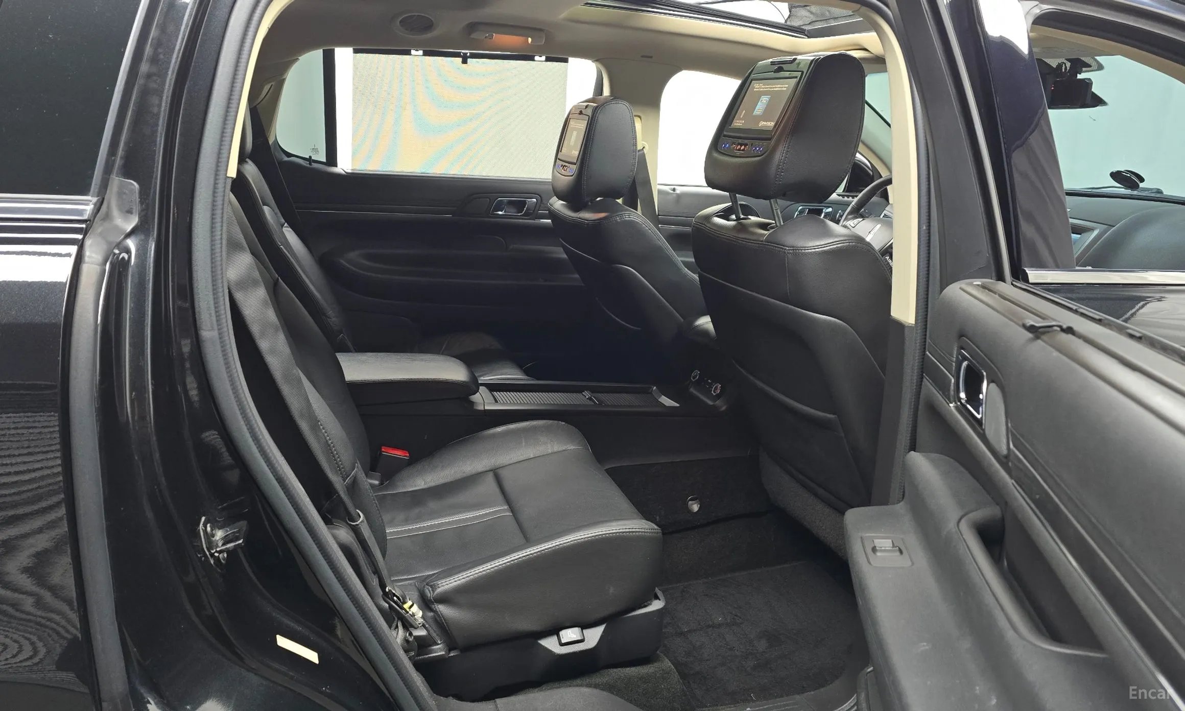 Lincoln MKT превью 12