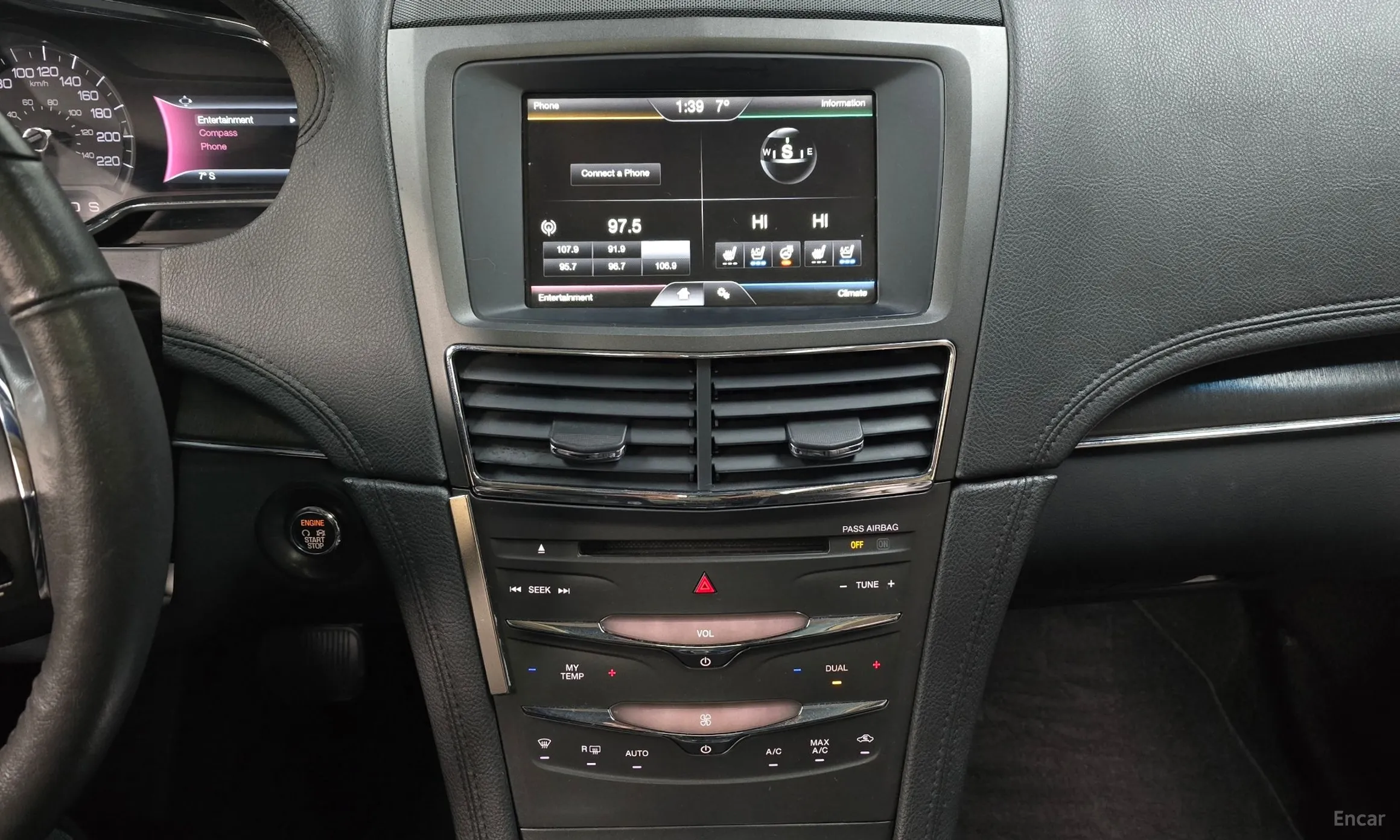 Lincoln MKT превью 14
