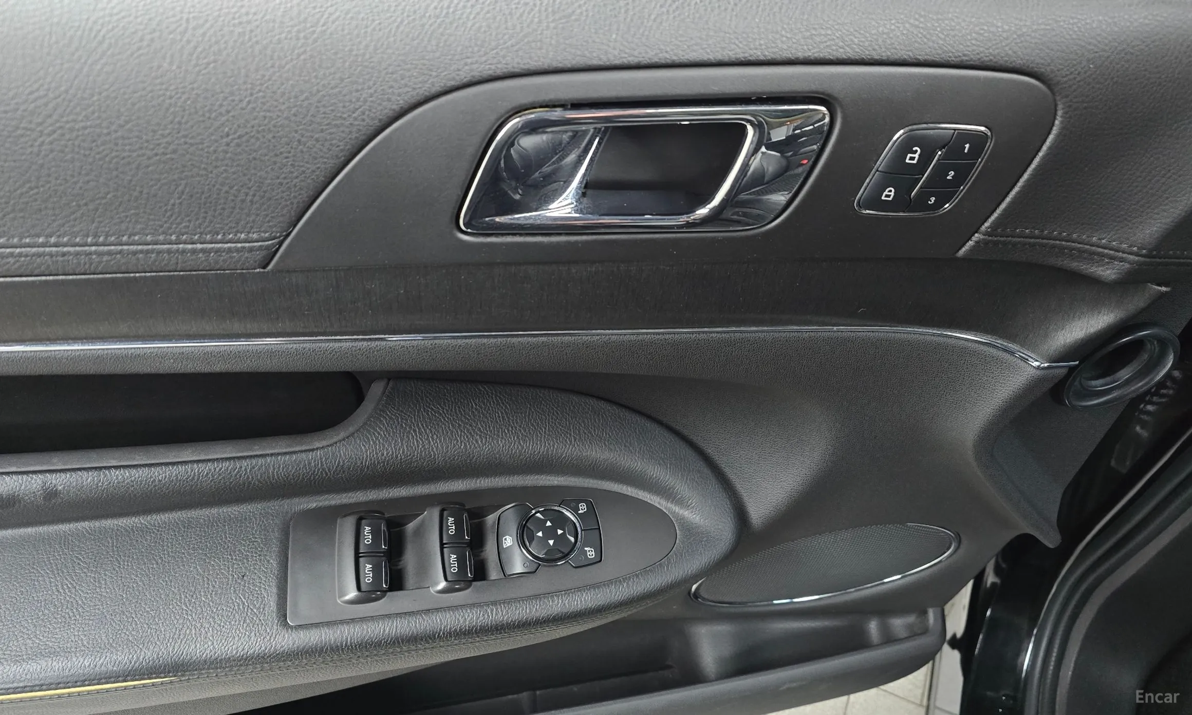 Lincoln MKT превью 17