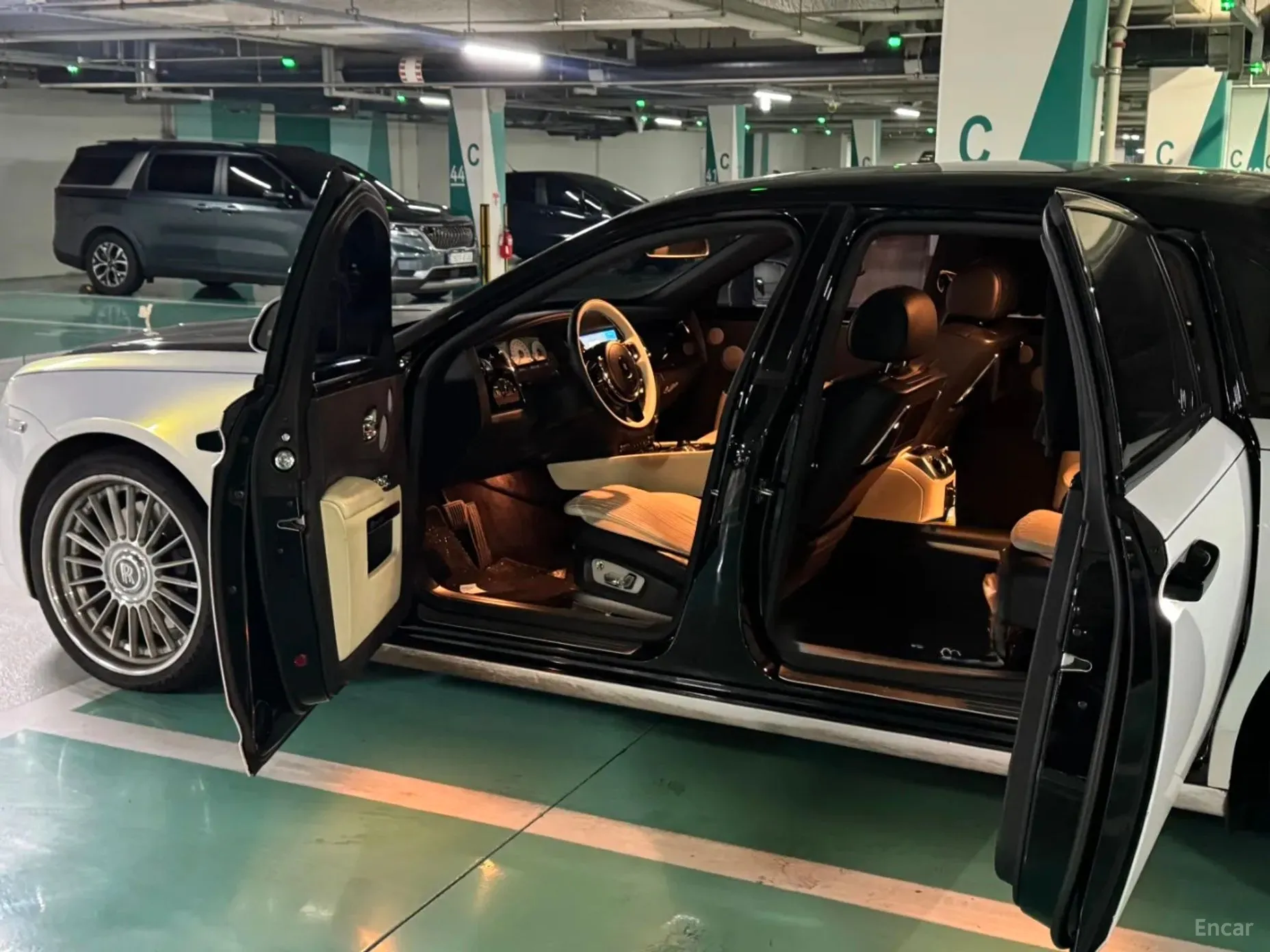 Rolls-Royce Ghost превью 12