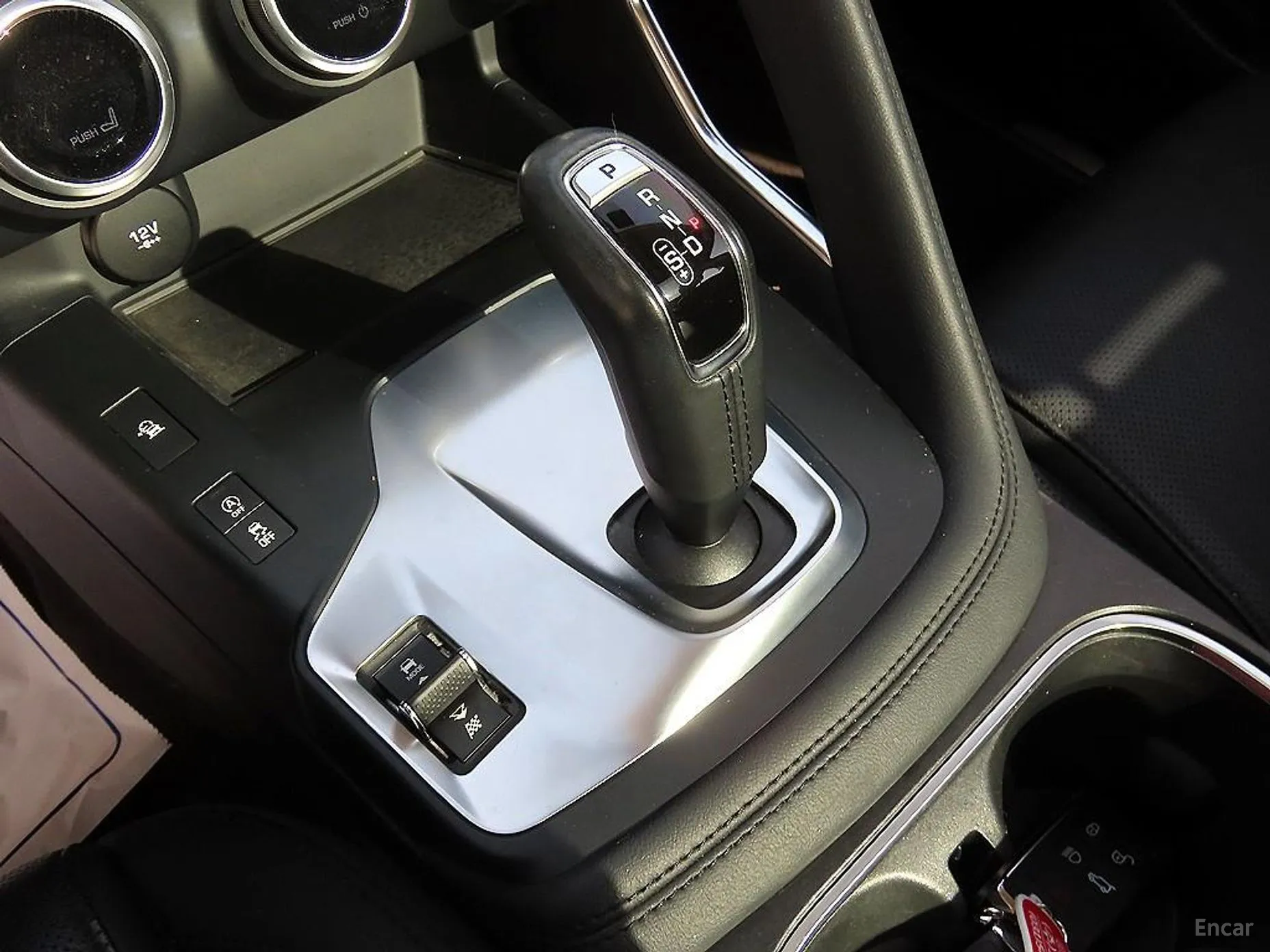 Jaguar E-PACE превью 10