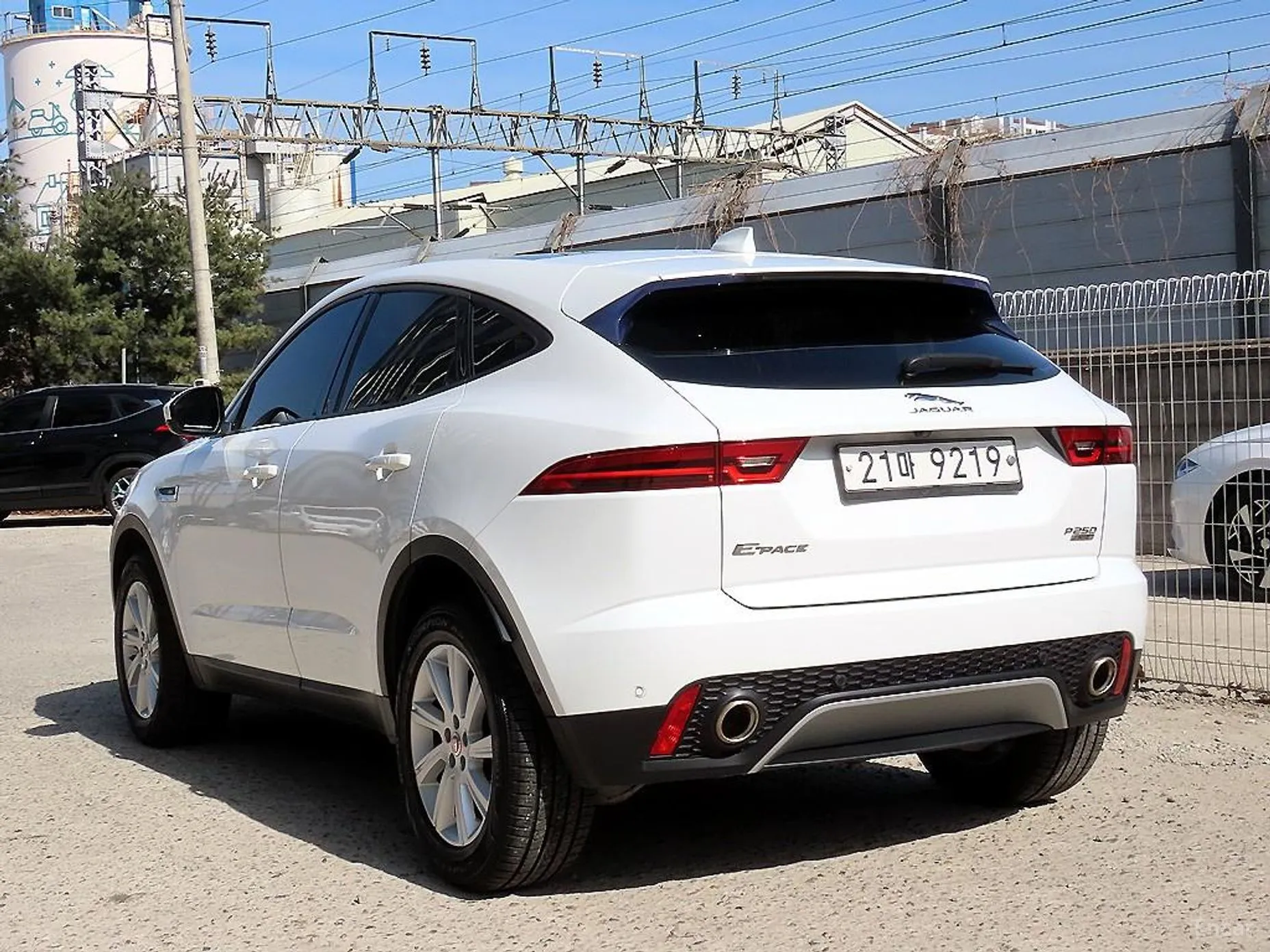Jaguar E-PACE превью 3