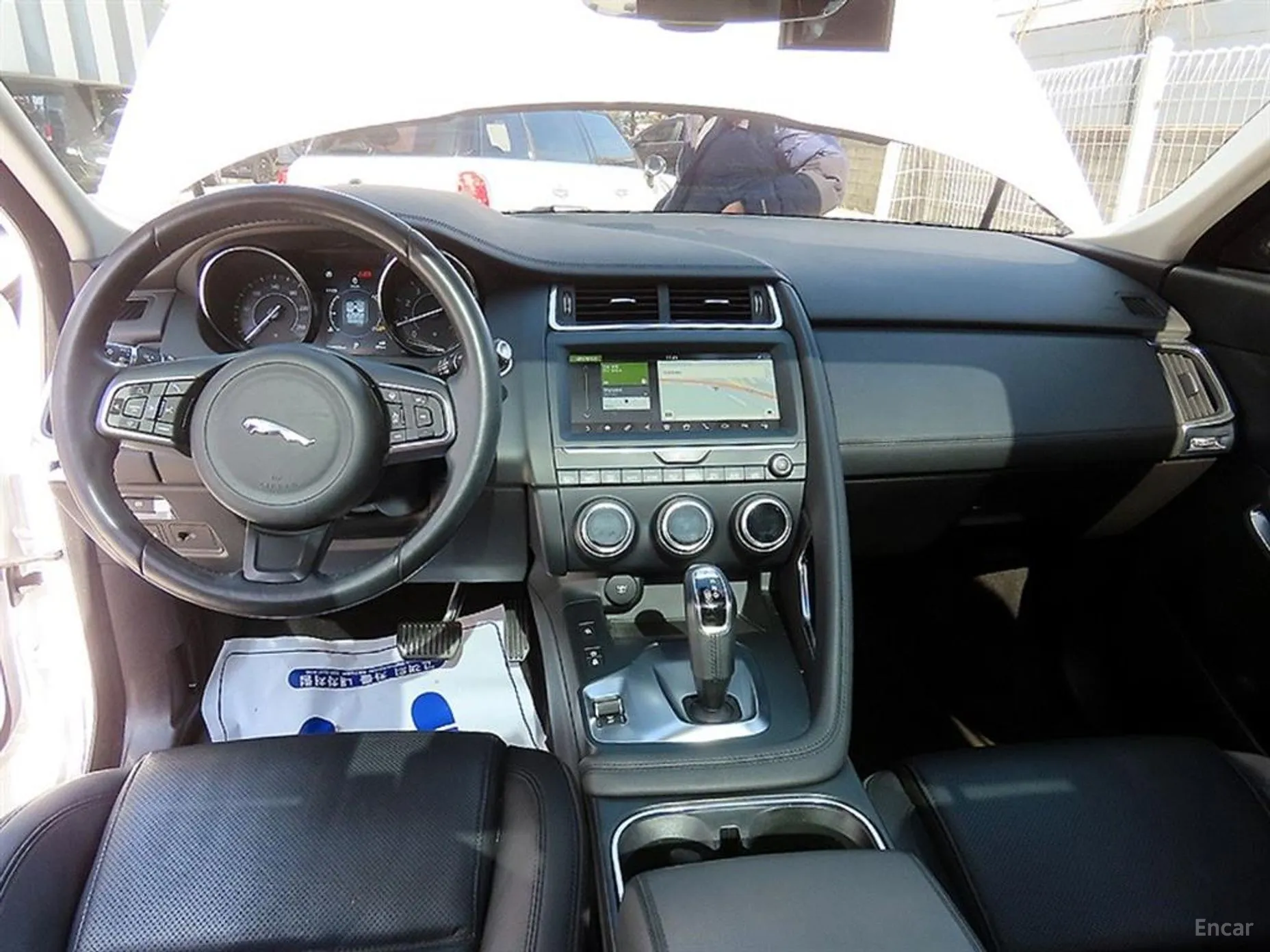 Jaguar E-PACE превью 7