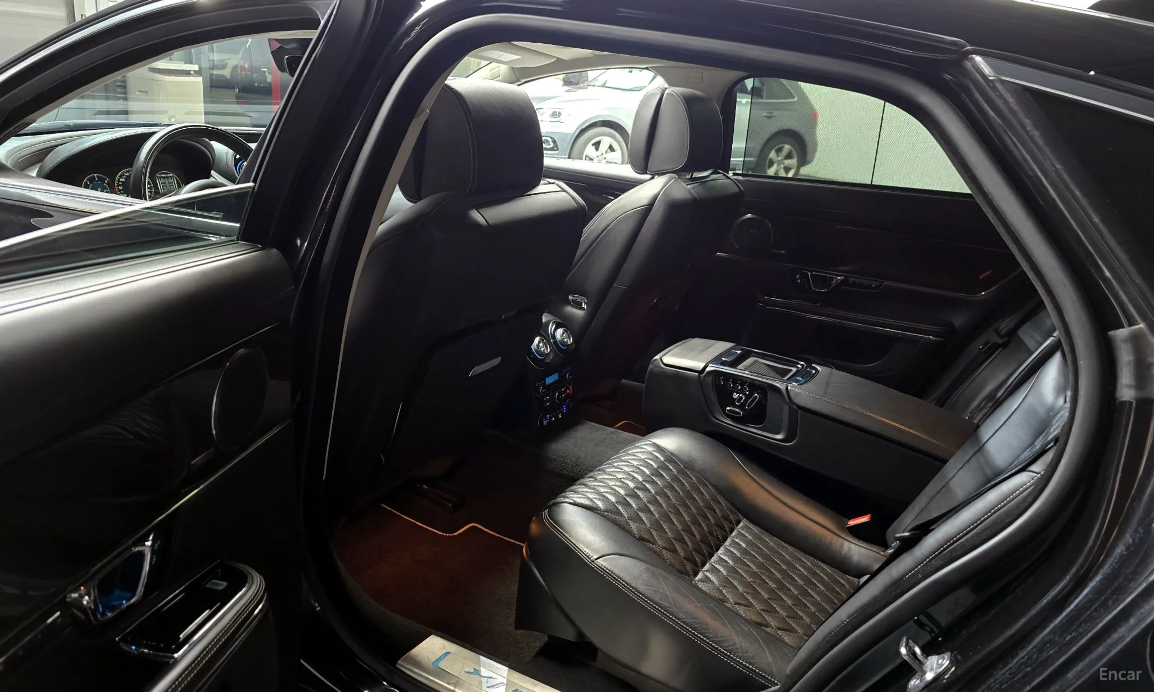 Jaguar All New XJ превью 11