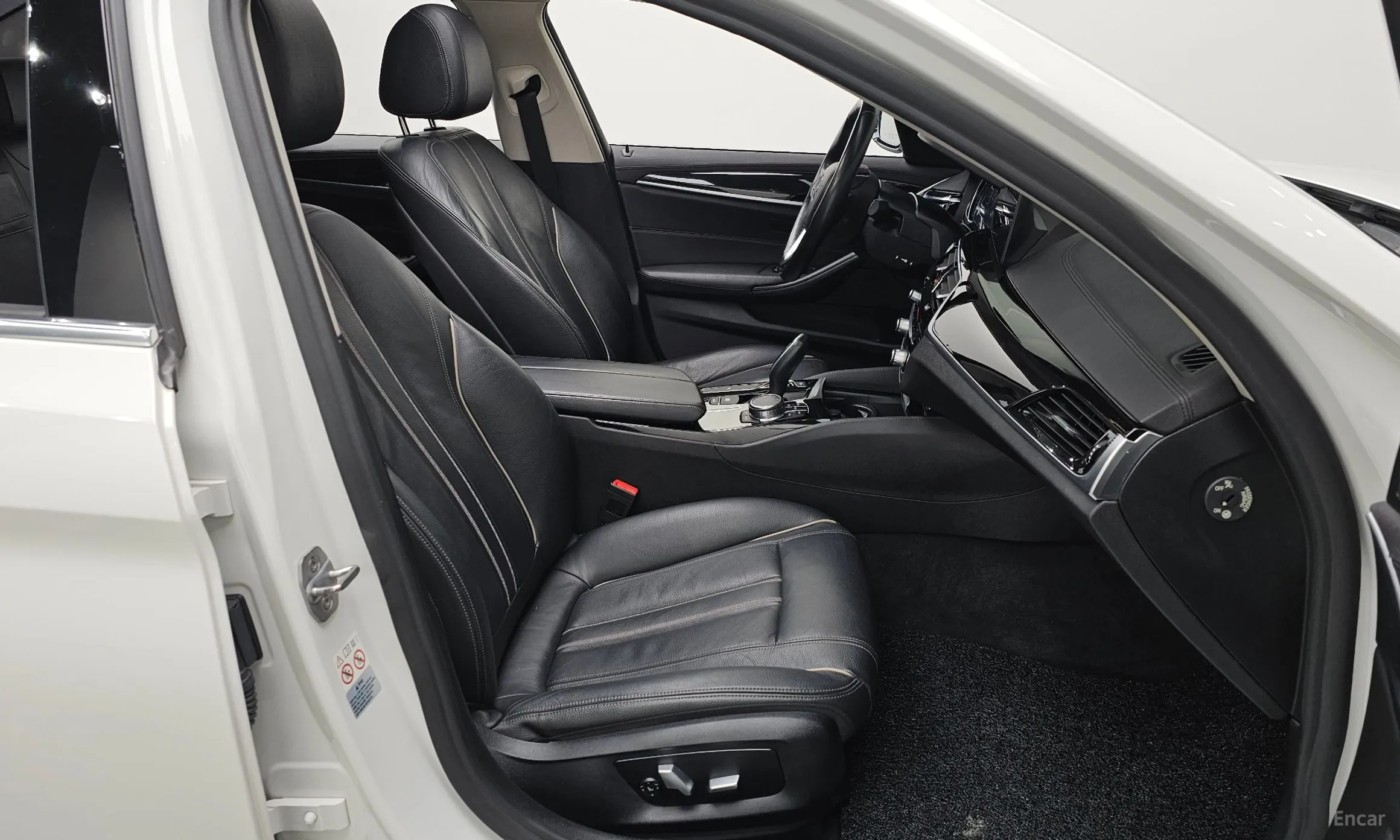 BMW 5 Series (G30) превью 11