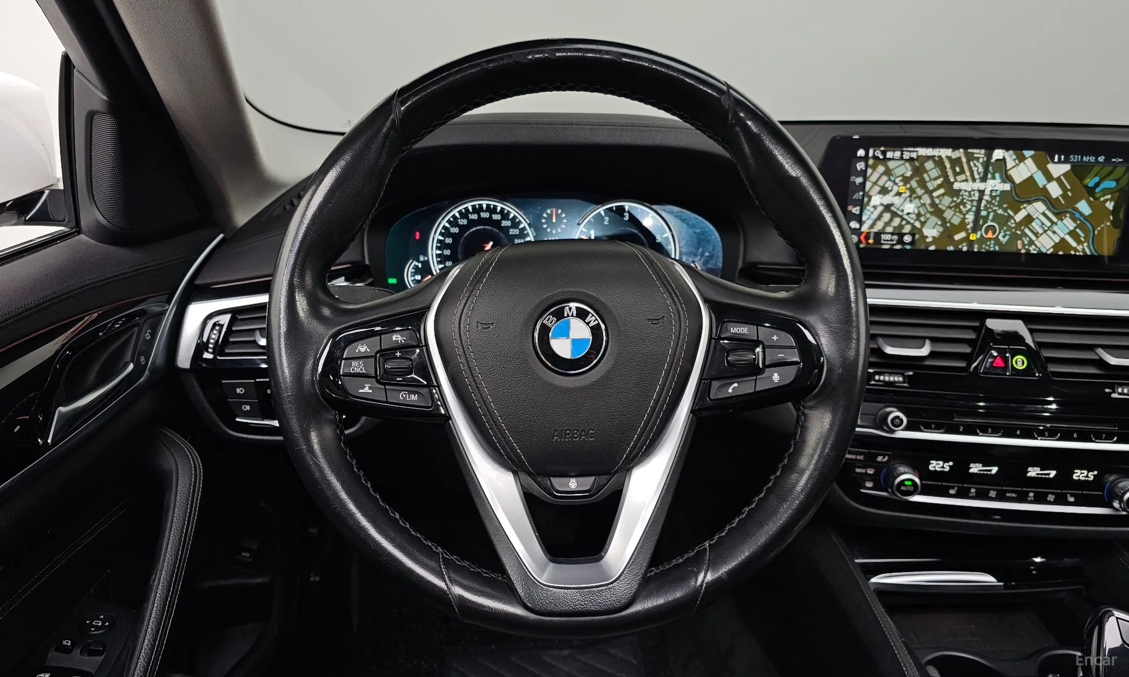 BMW 5 Series (G30) превью 13