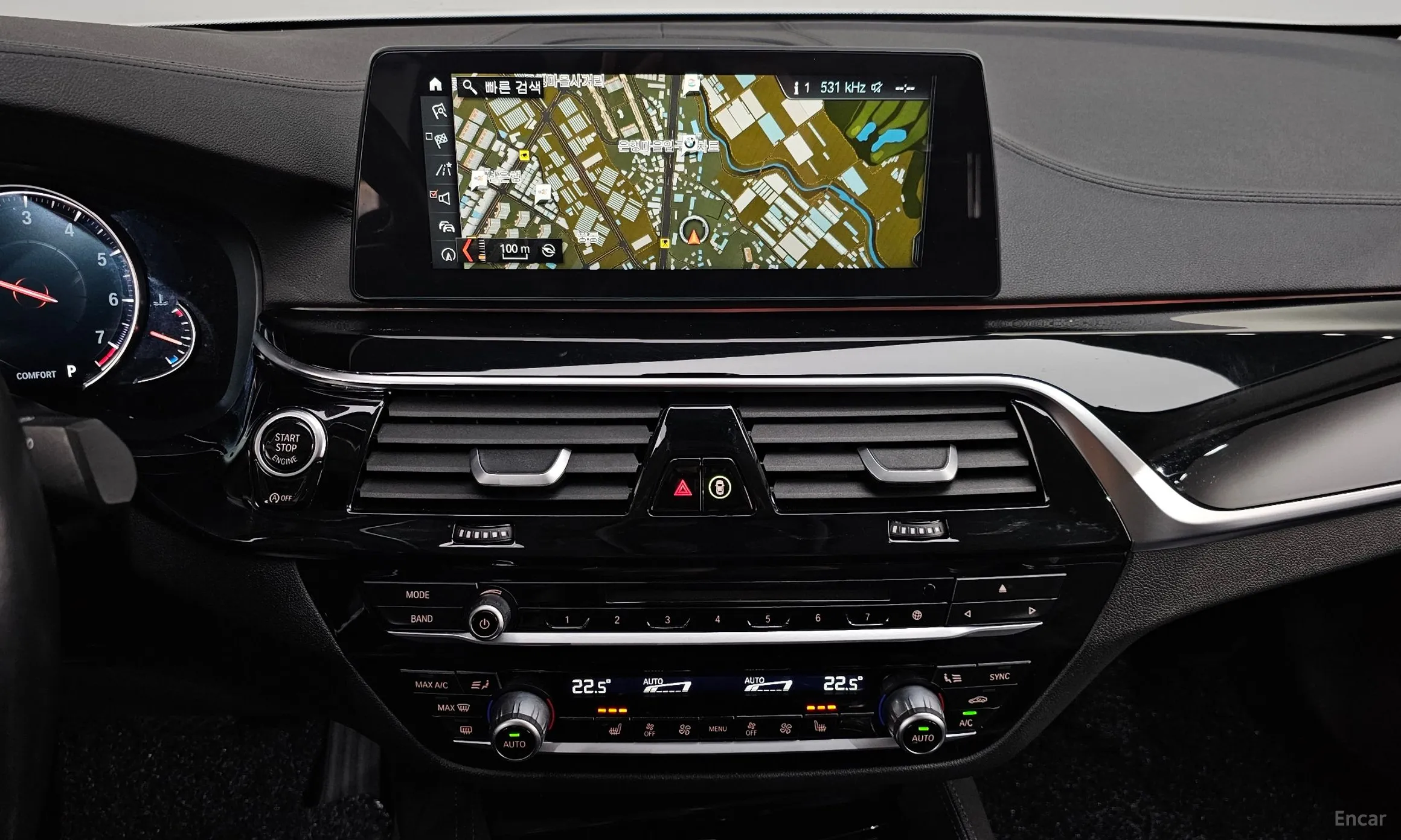 BMW 5 Series (G30) превью 14