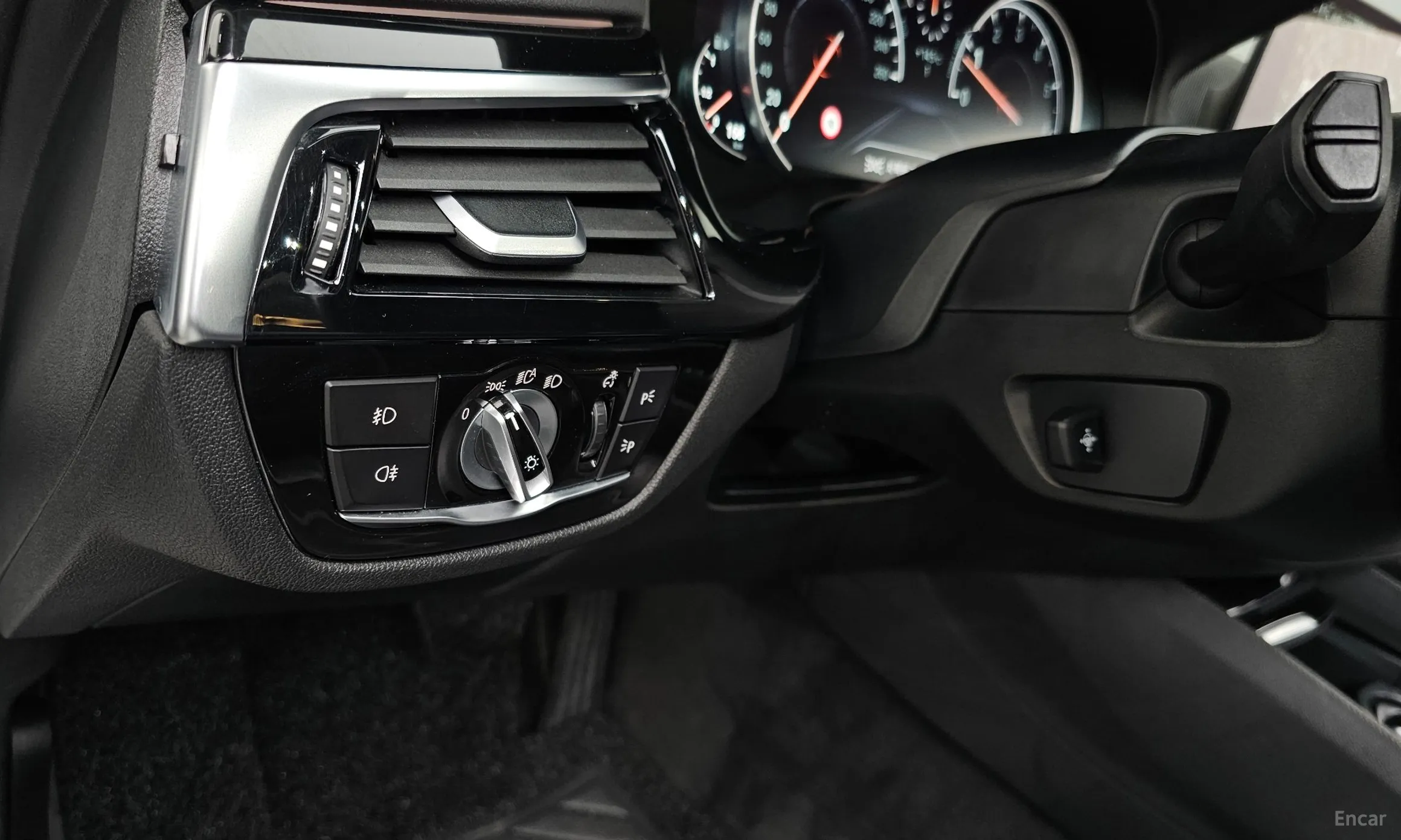 BMW 5 Series (G30) превью 18