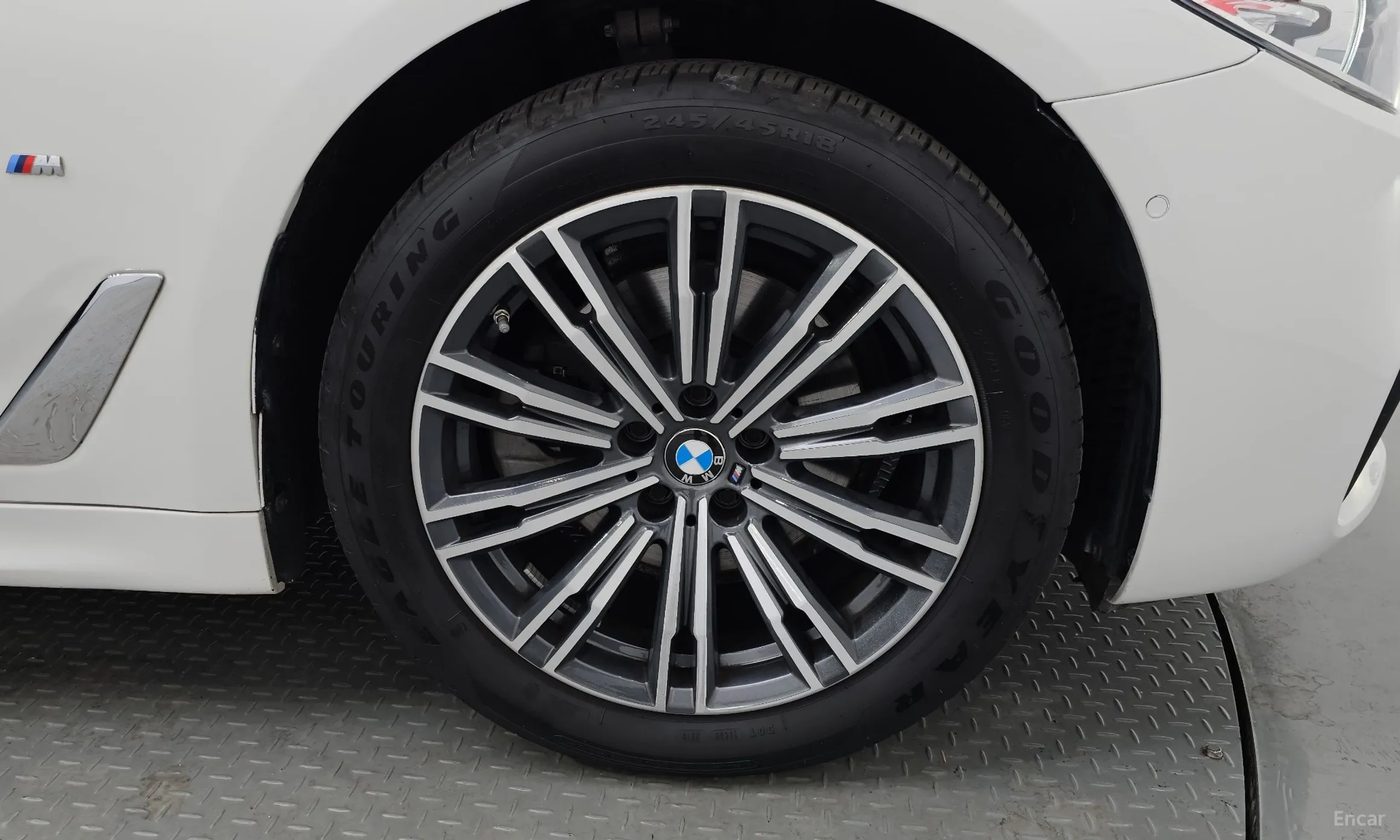 BMW 5 Series (G30) превью 5