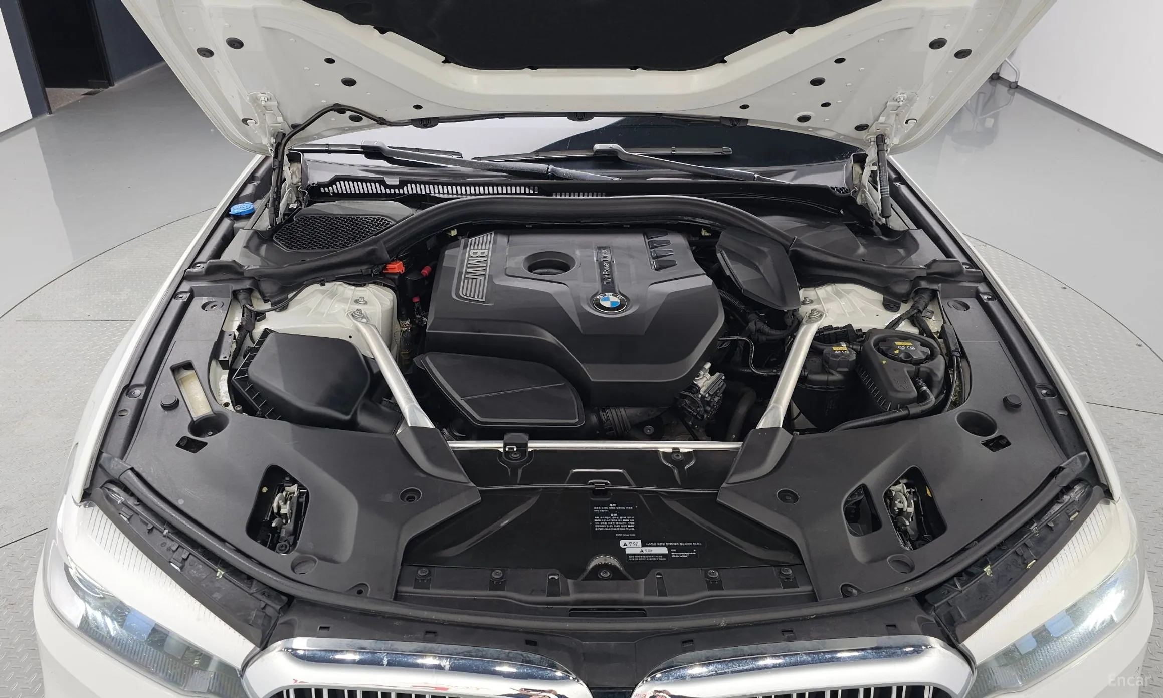BMW 5 Series (G30) превью 6