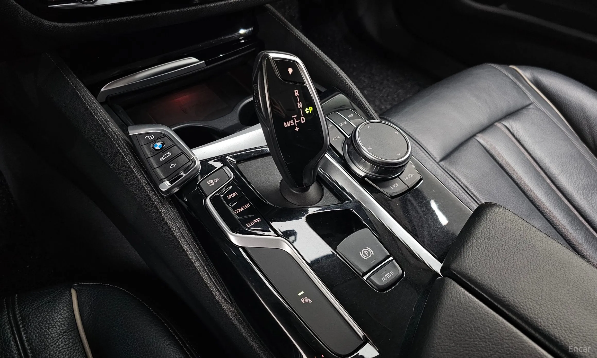 BMW 5 Series (G30) превью 9