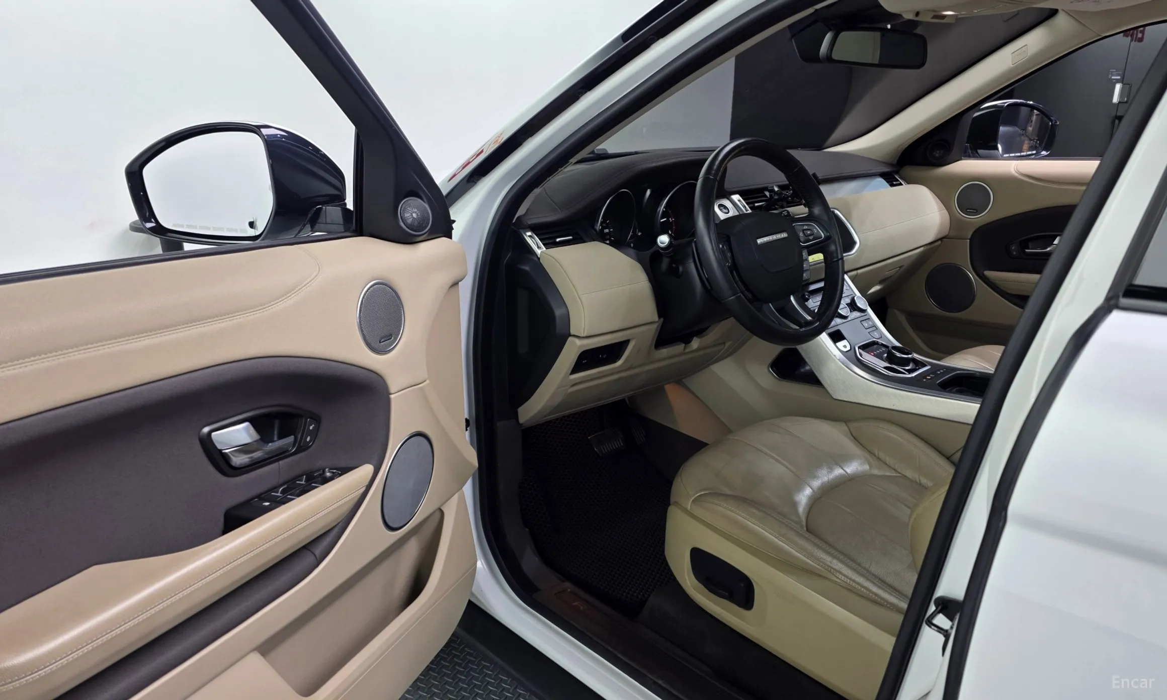 Land Rover Range Rover Evoque превью 10