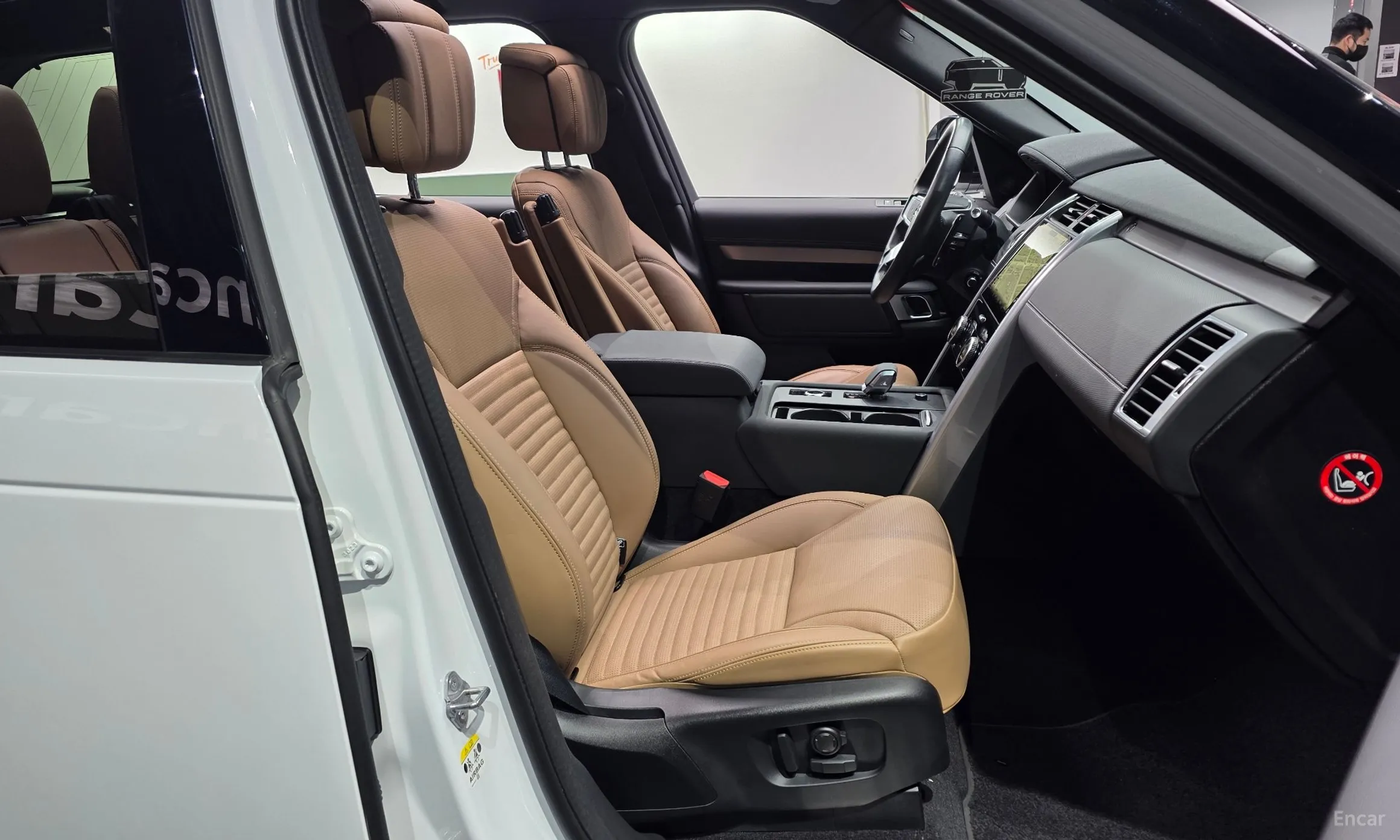 Land Rover Discovery 5 превью 10
