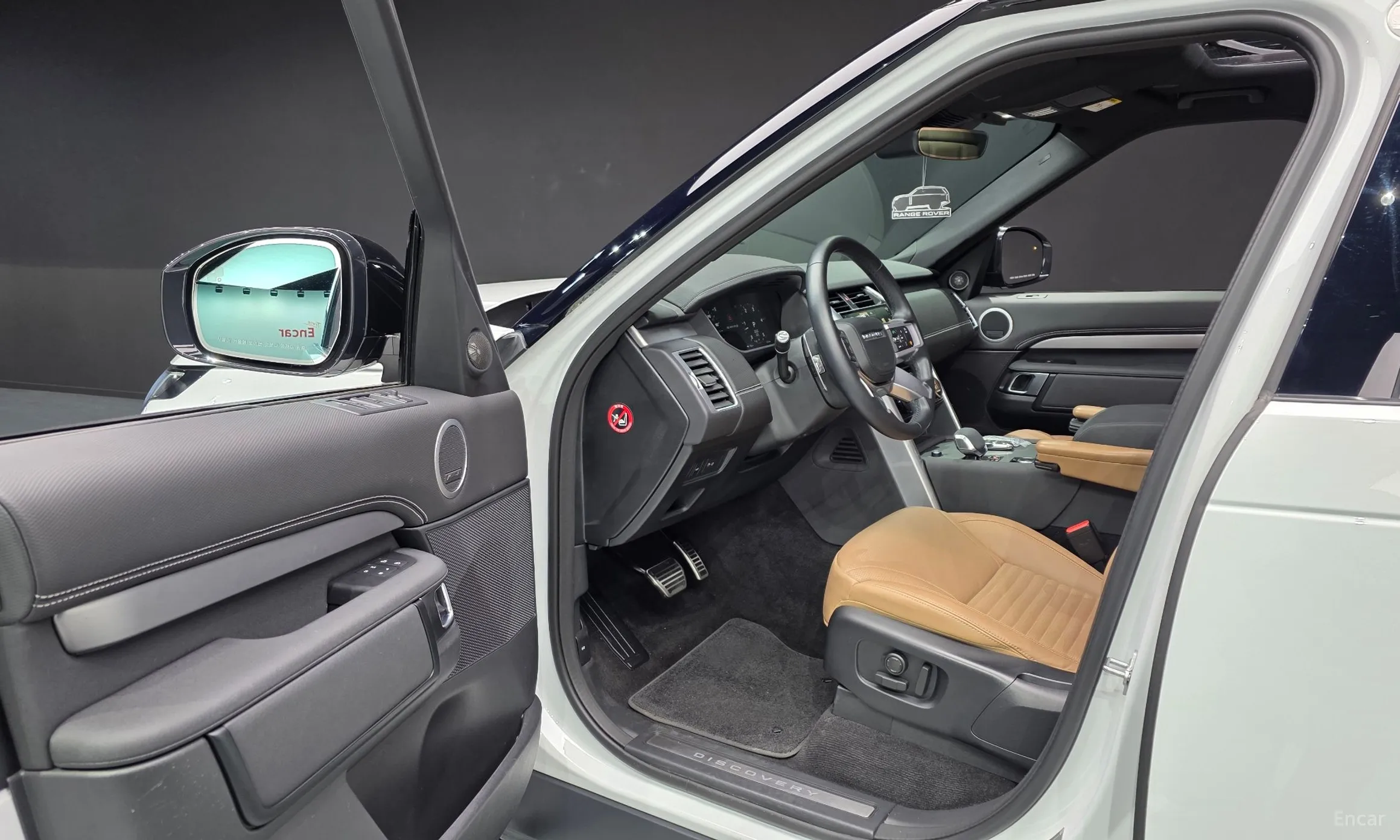 Land Rover Discovery 5 превью 11