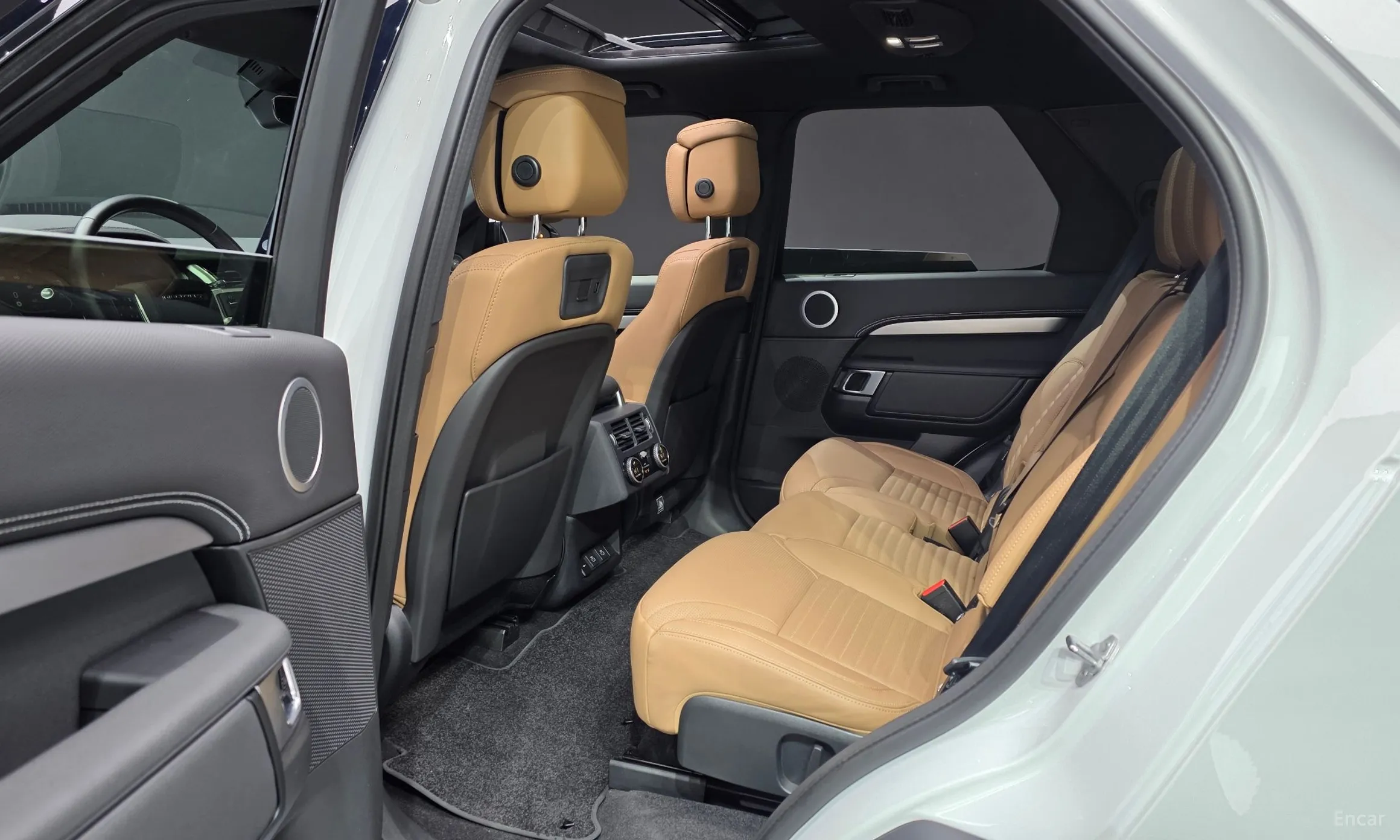 Land Rover Discovery 5 превью 12