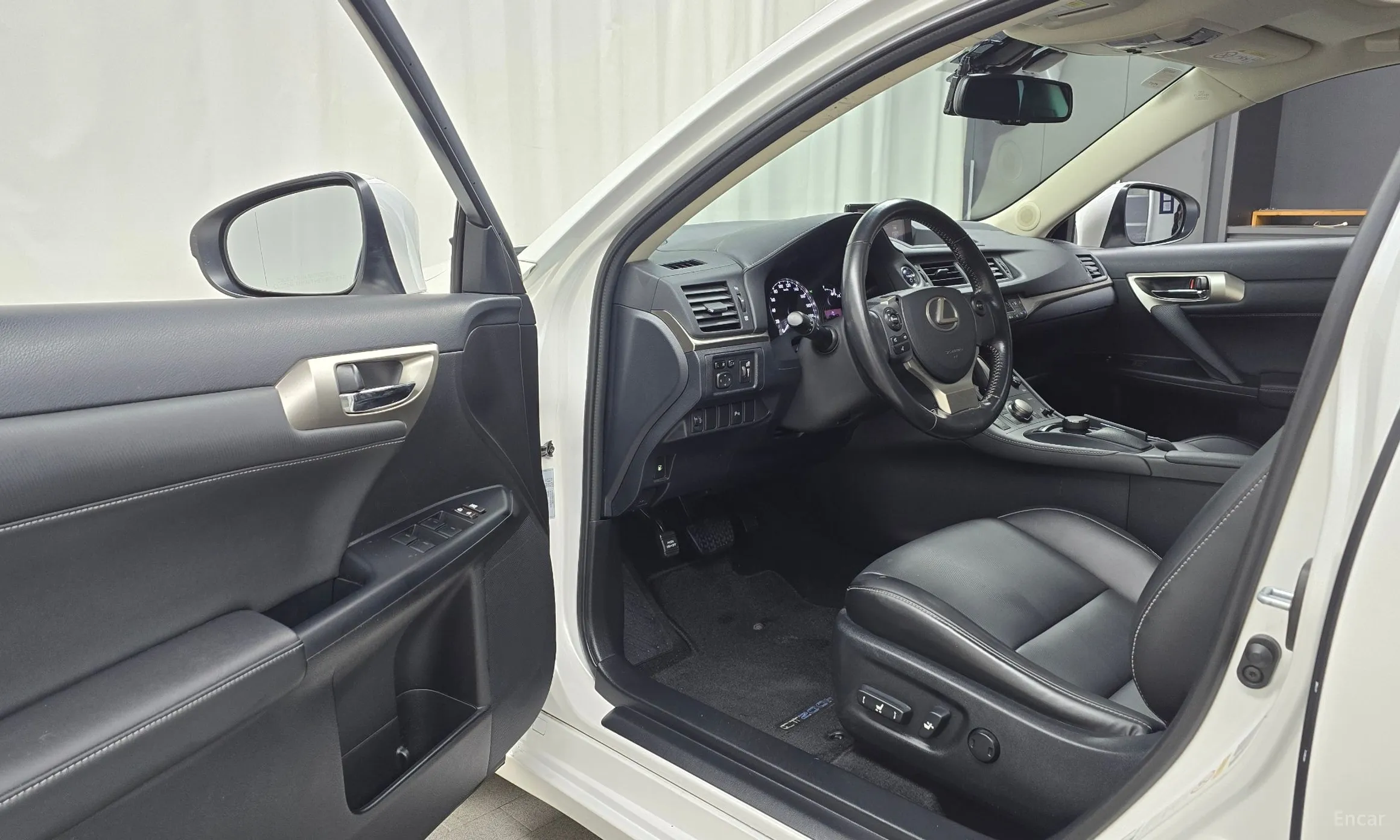 Lexus CT200h превью 10