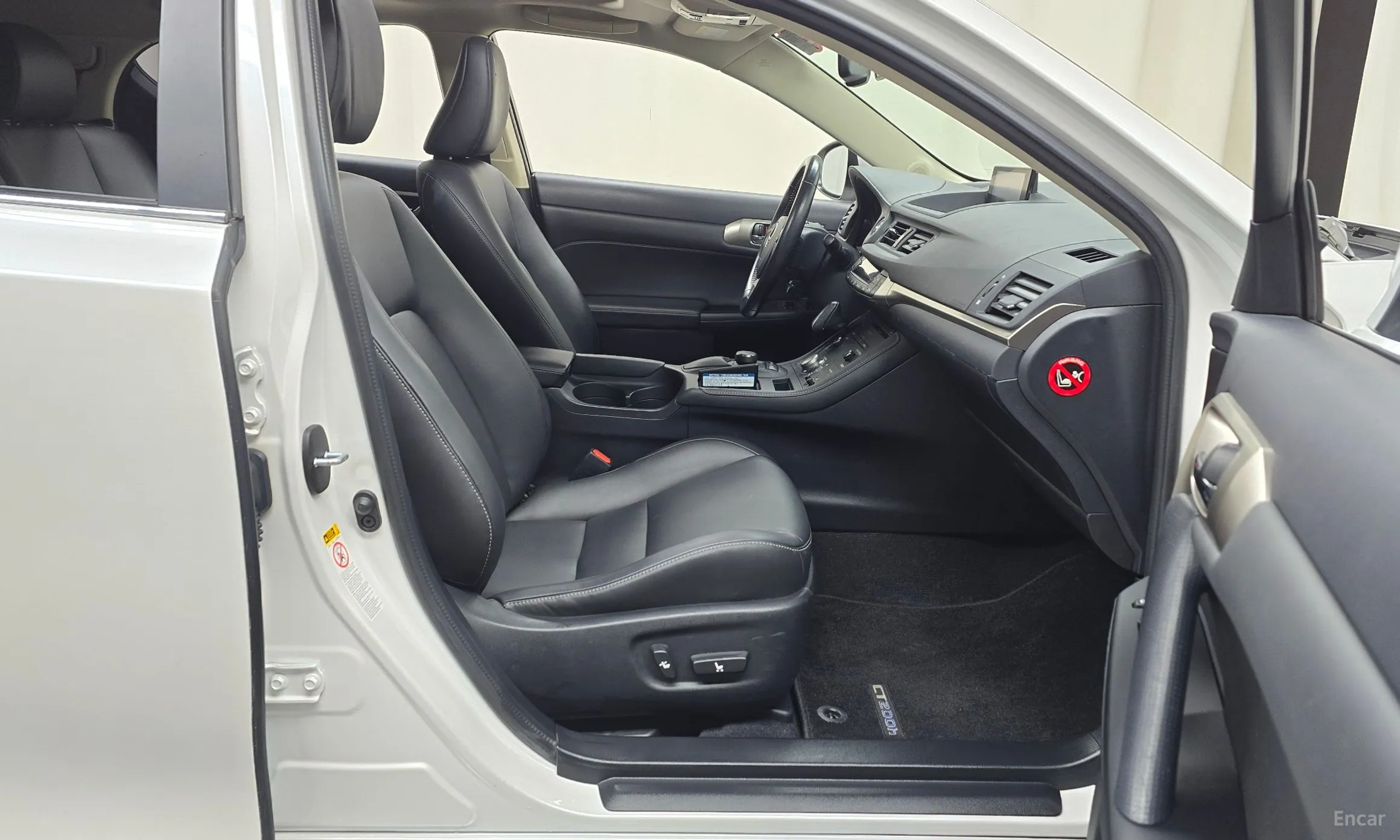 Lexus CT200h превью 11