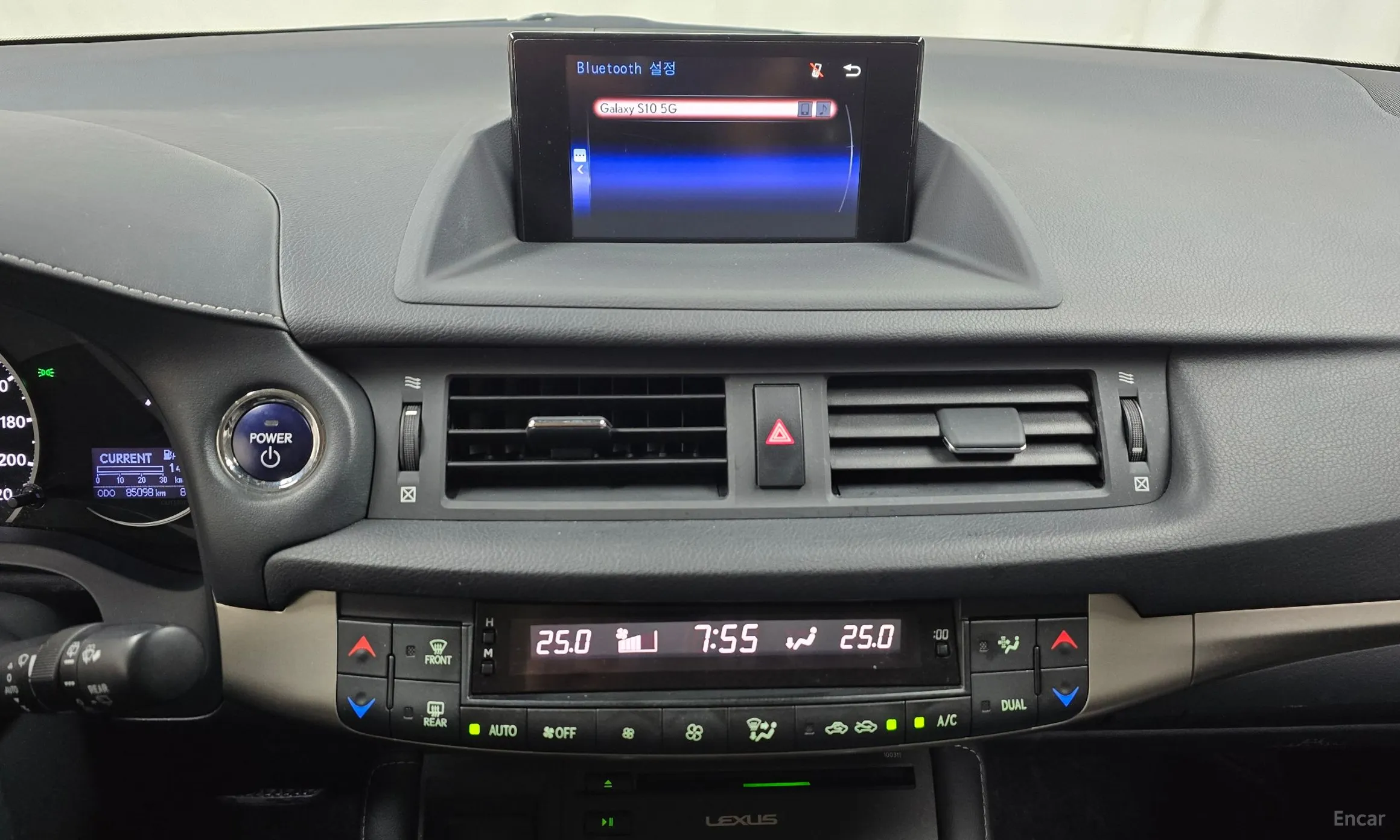 Lexus CT200h превью 14