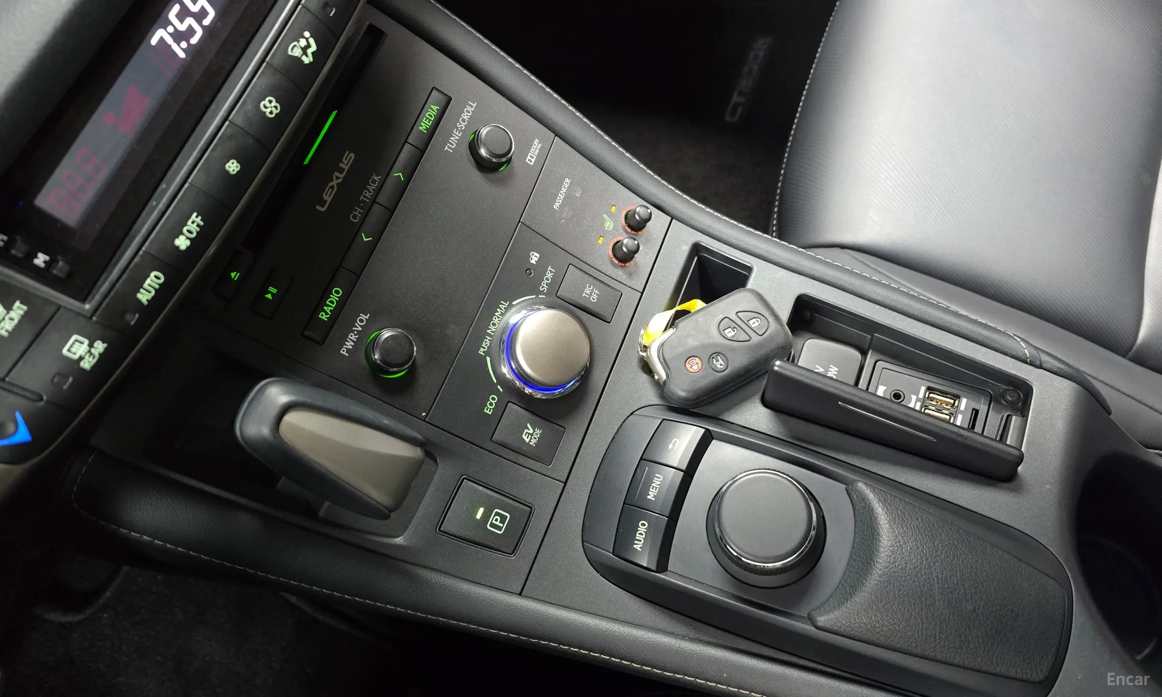 Lexus CT200h превью 9