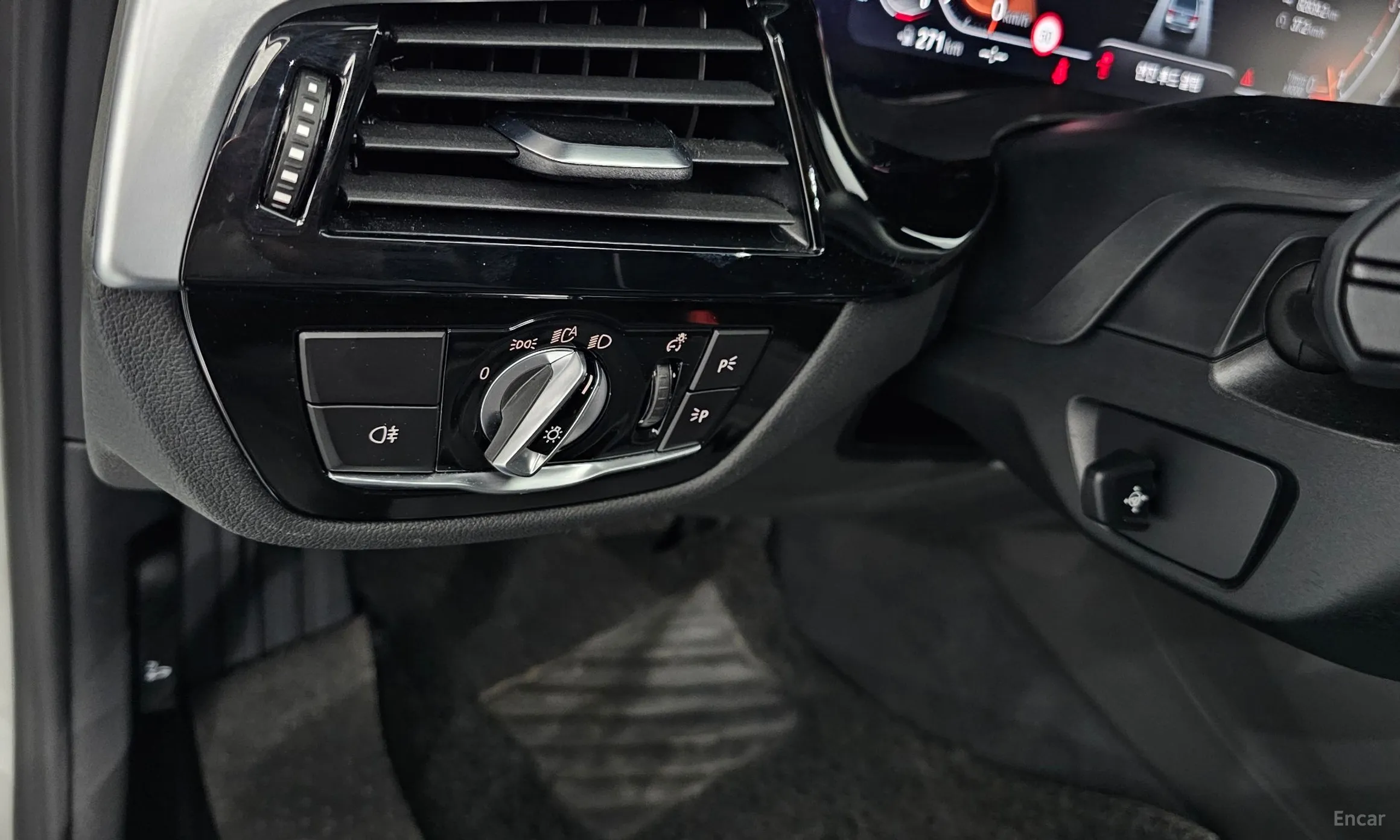 BMW 5 Series (G30) превью 16