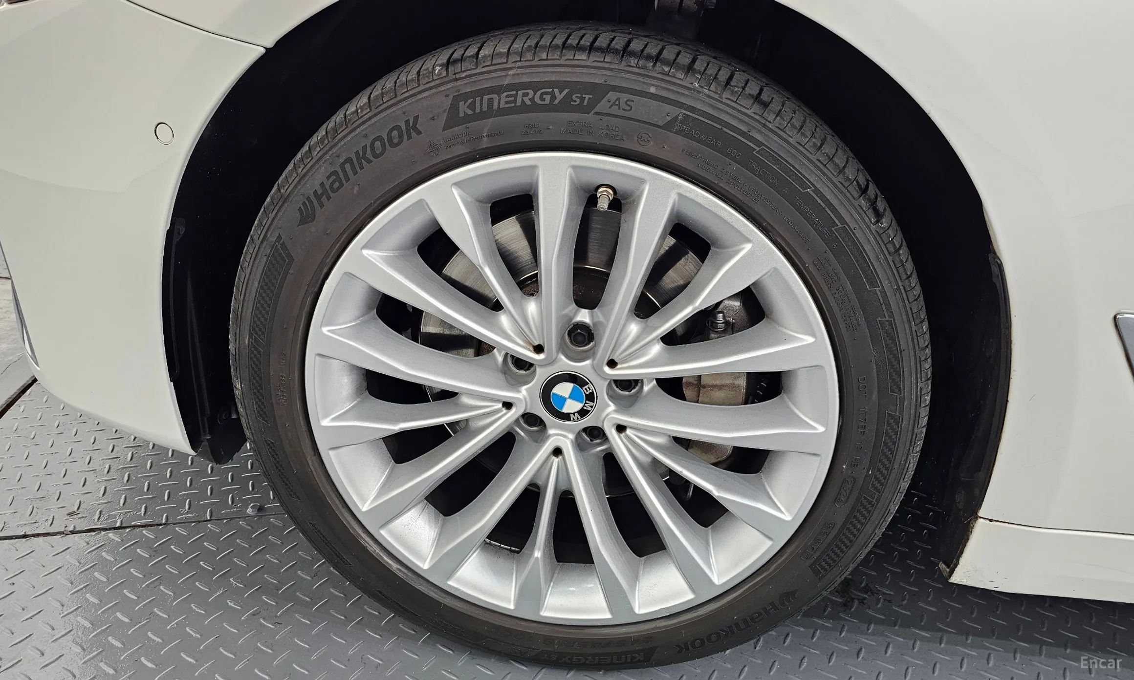 BMW 5 Series (G30) превью 5