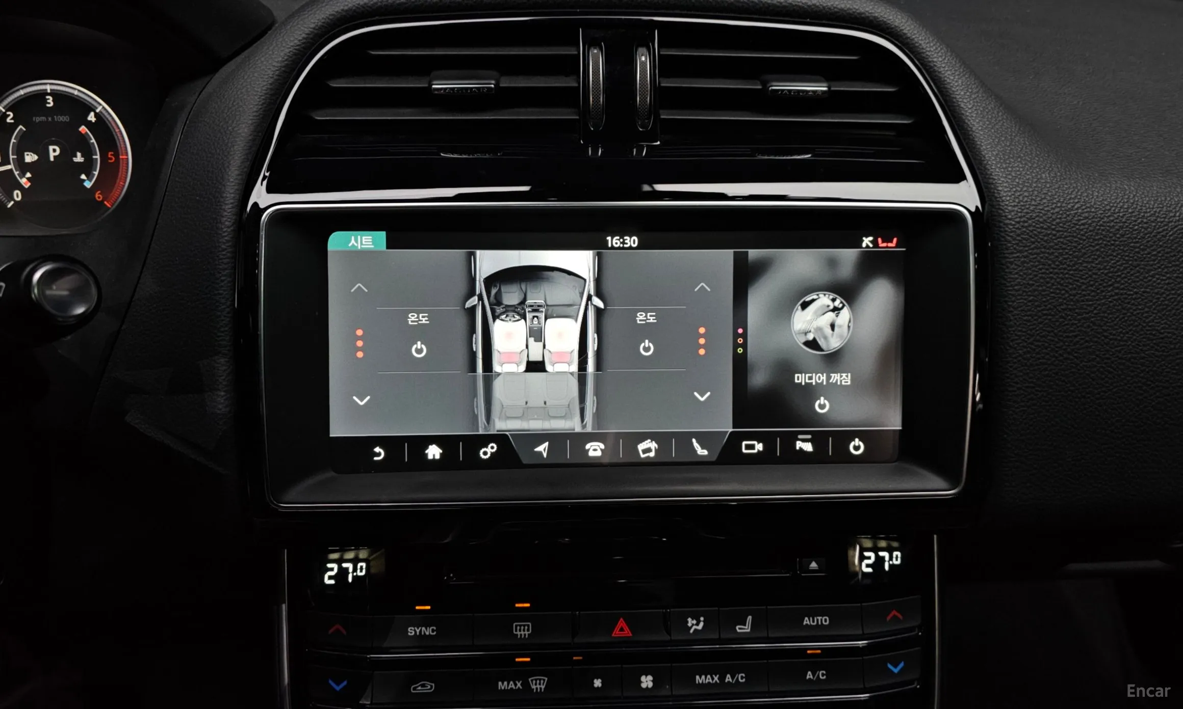 Jaguar XE превью 17